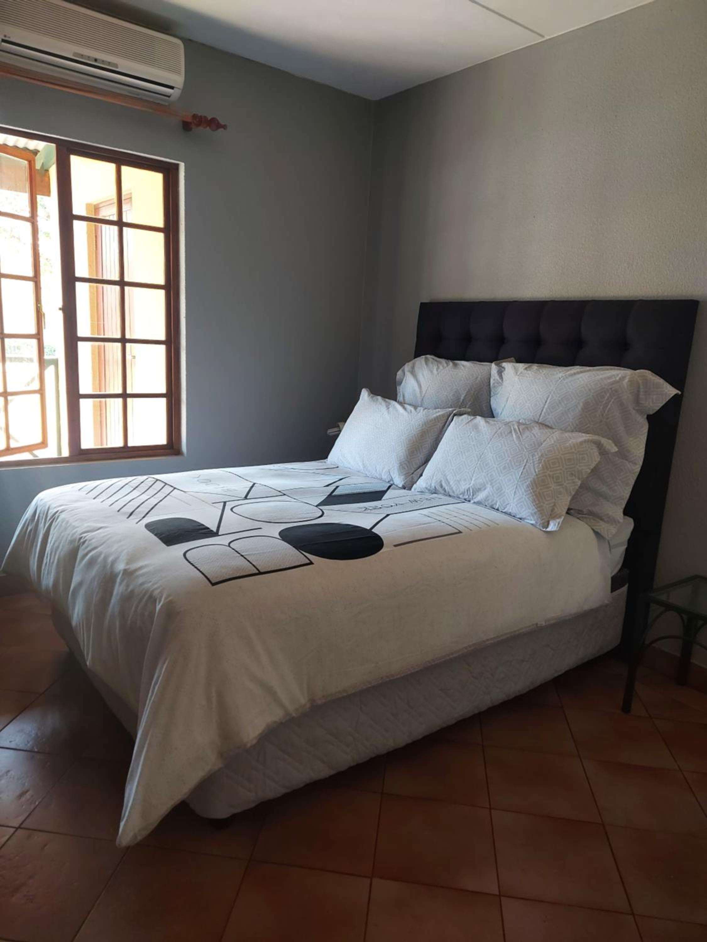 Two-Bedroom Apartment - Photo 2