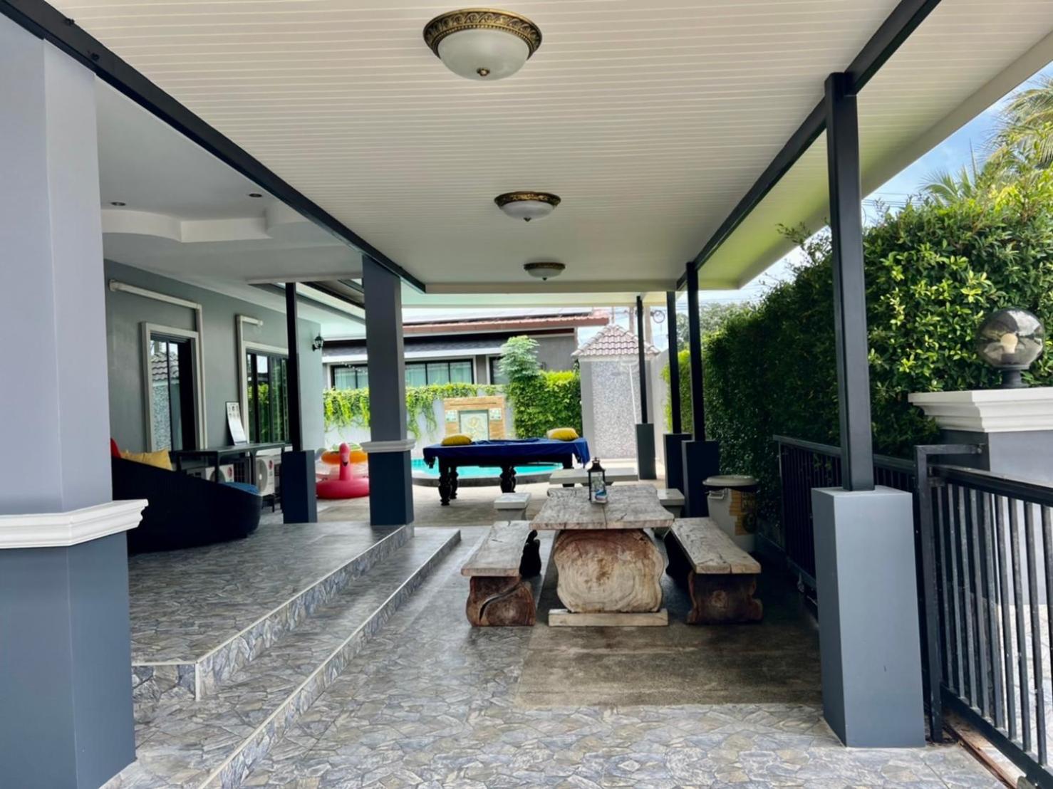 Villa with Private Pool - Photo 35