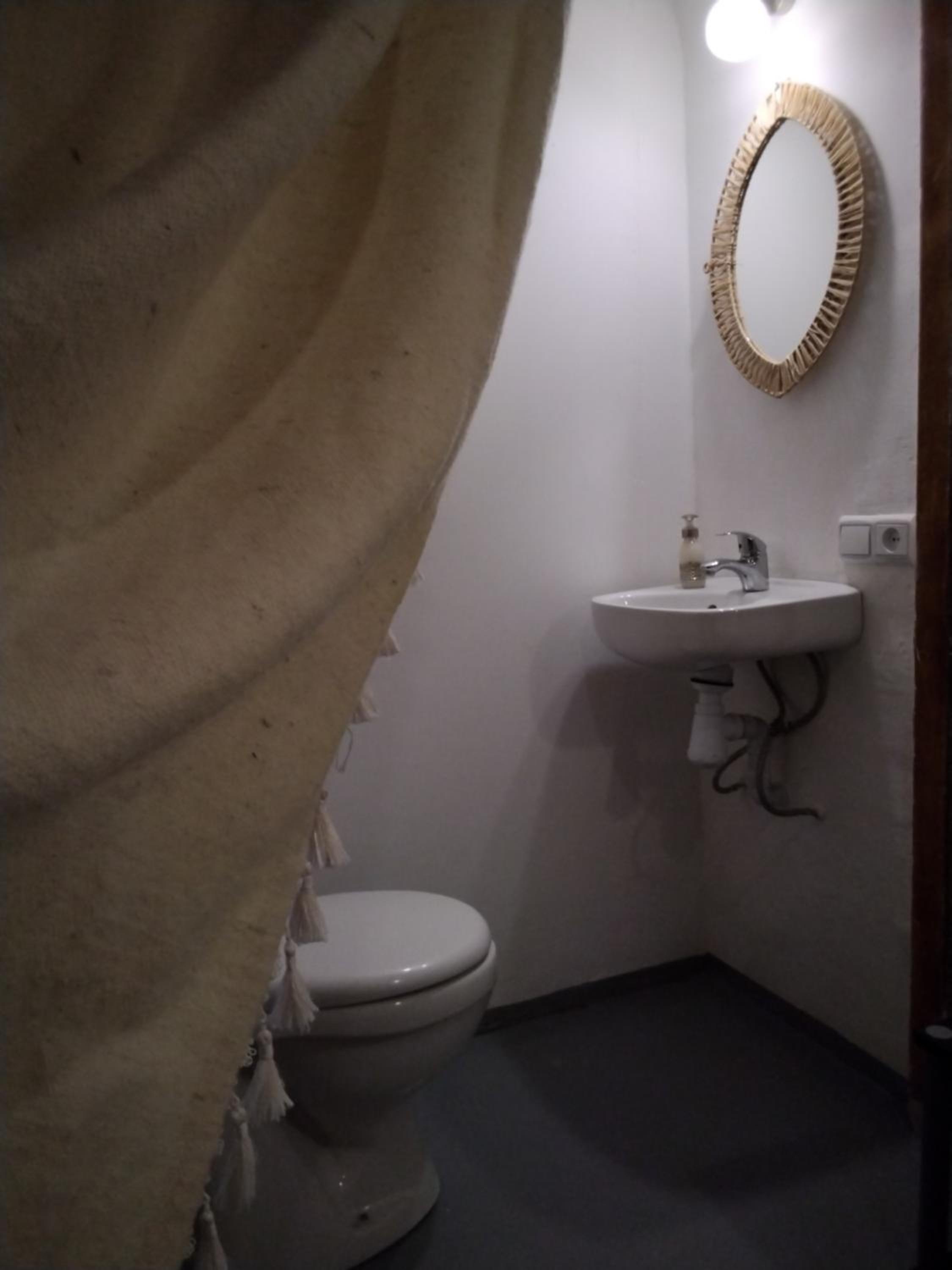 Twin Room - Photo 4