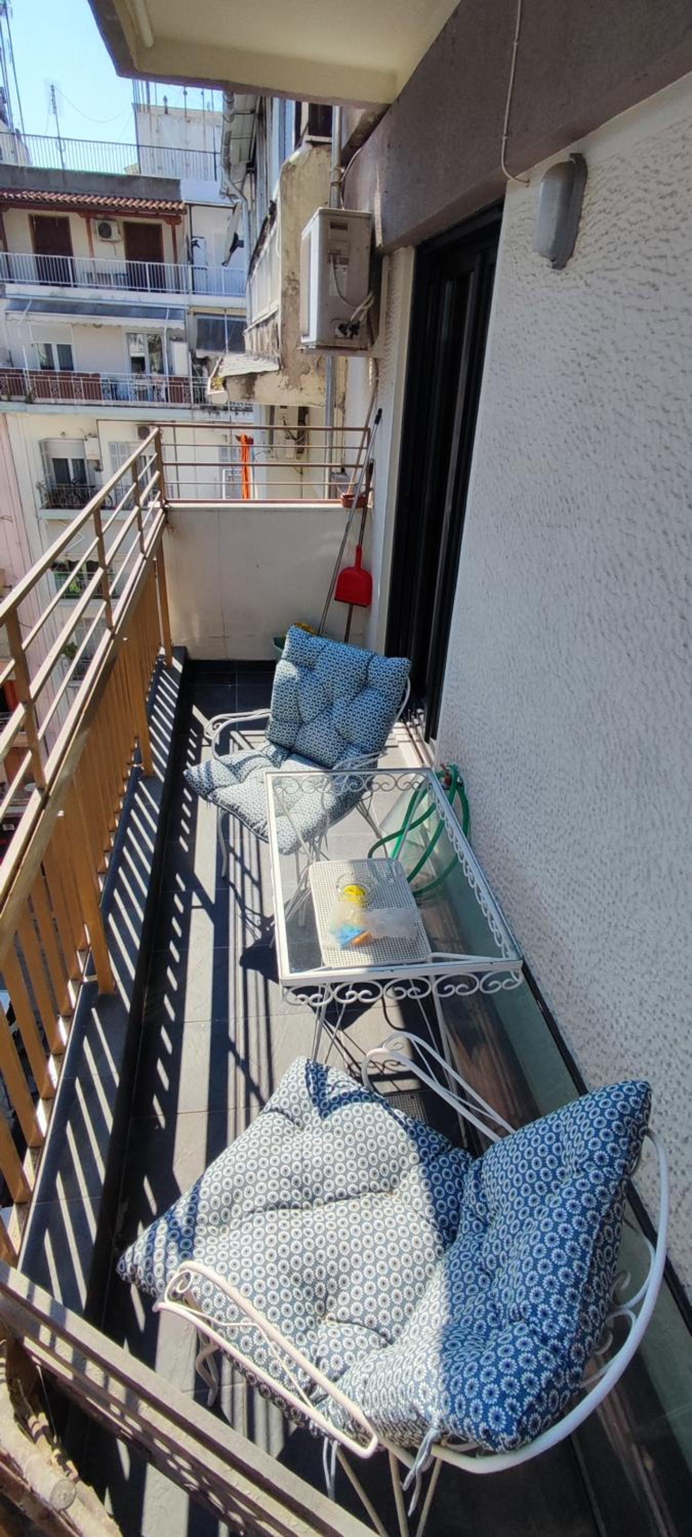 Studio Apartment - Photo 2