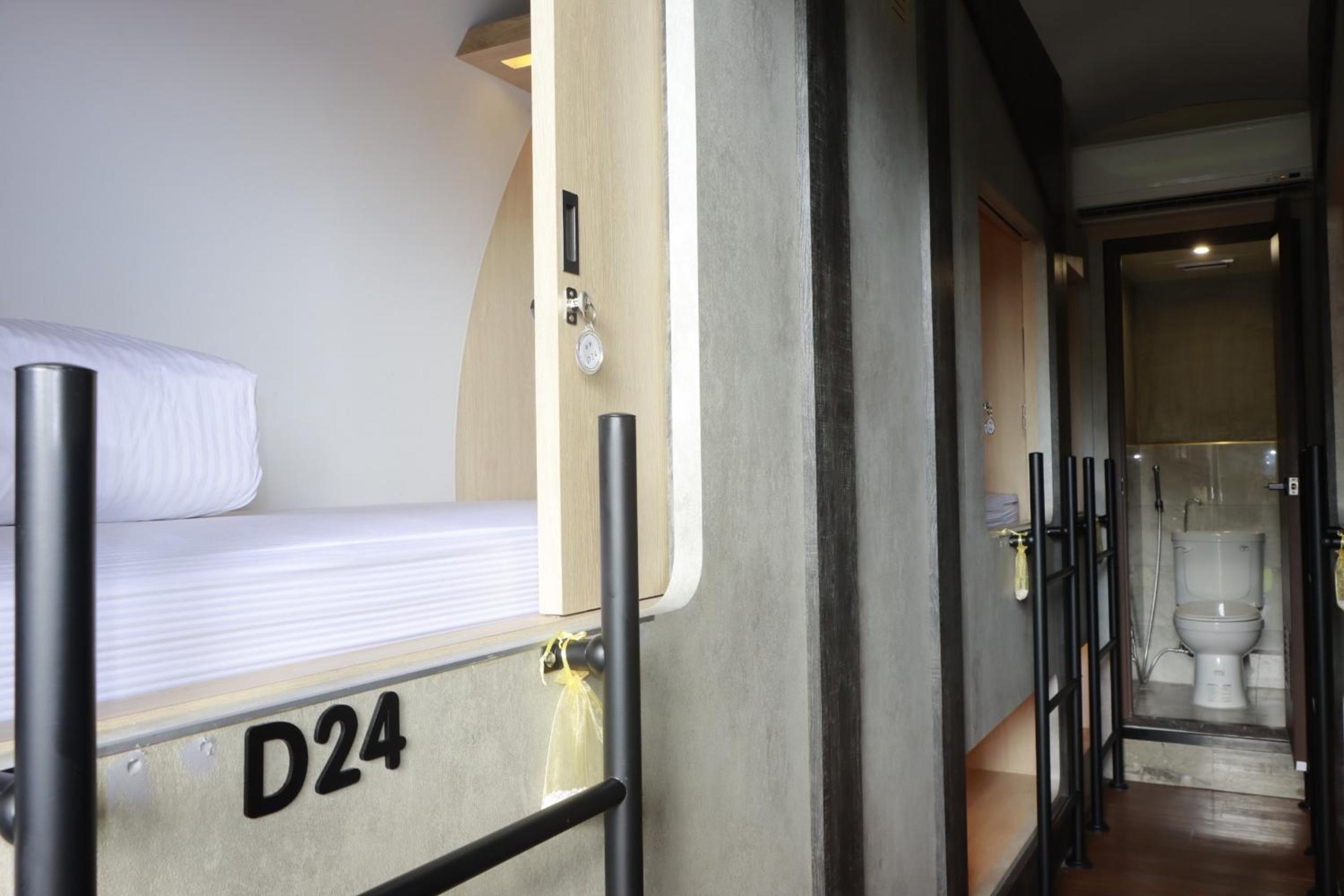Bed in 6-Bed Female Dormitory Room photo 3