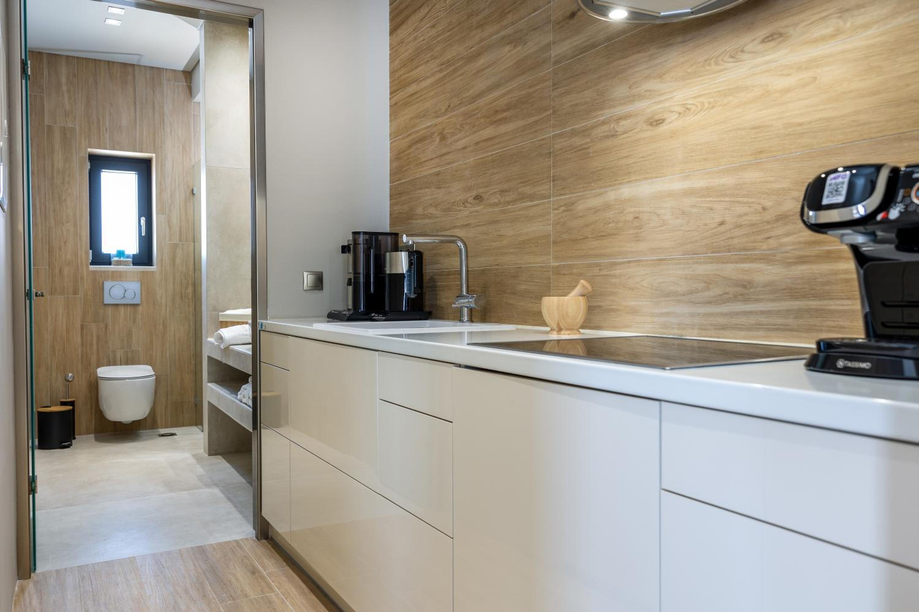 Superior Suite with Sea View - Photo 9
