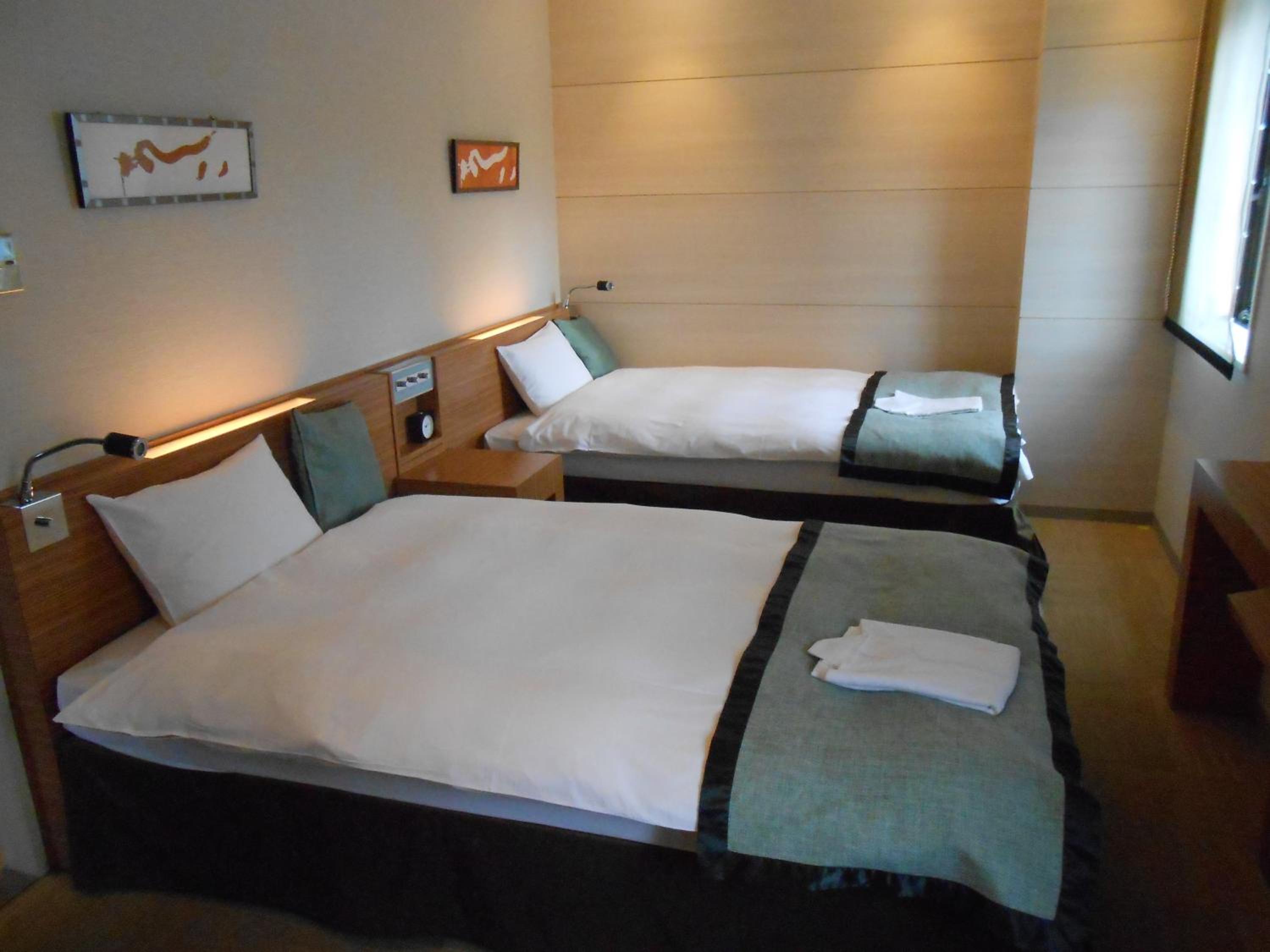 Twin Room - Smoking photo 3