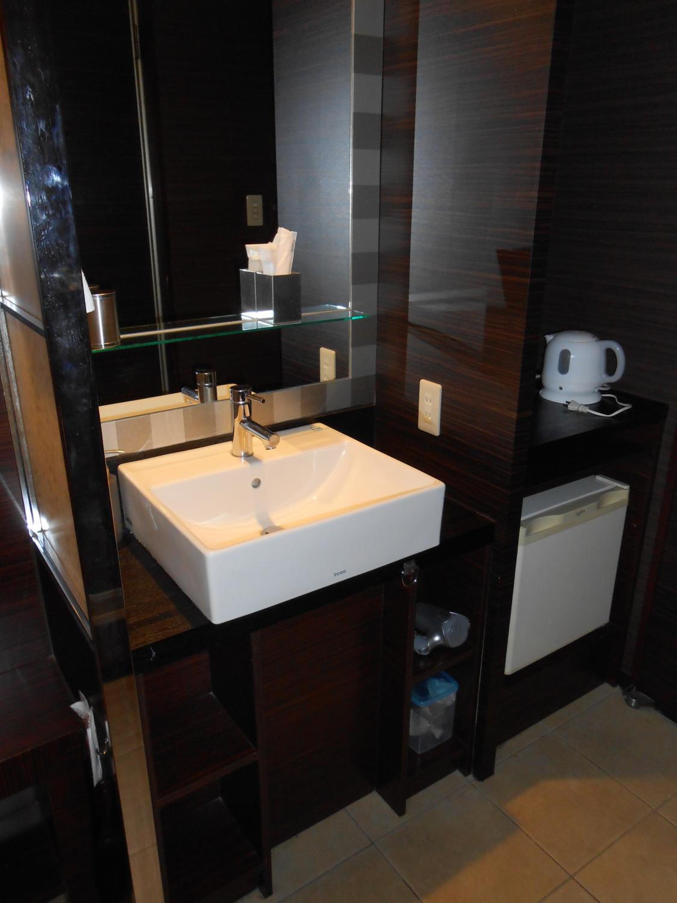 Double Room with Small Double Bed - Smoking photo 2