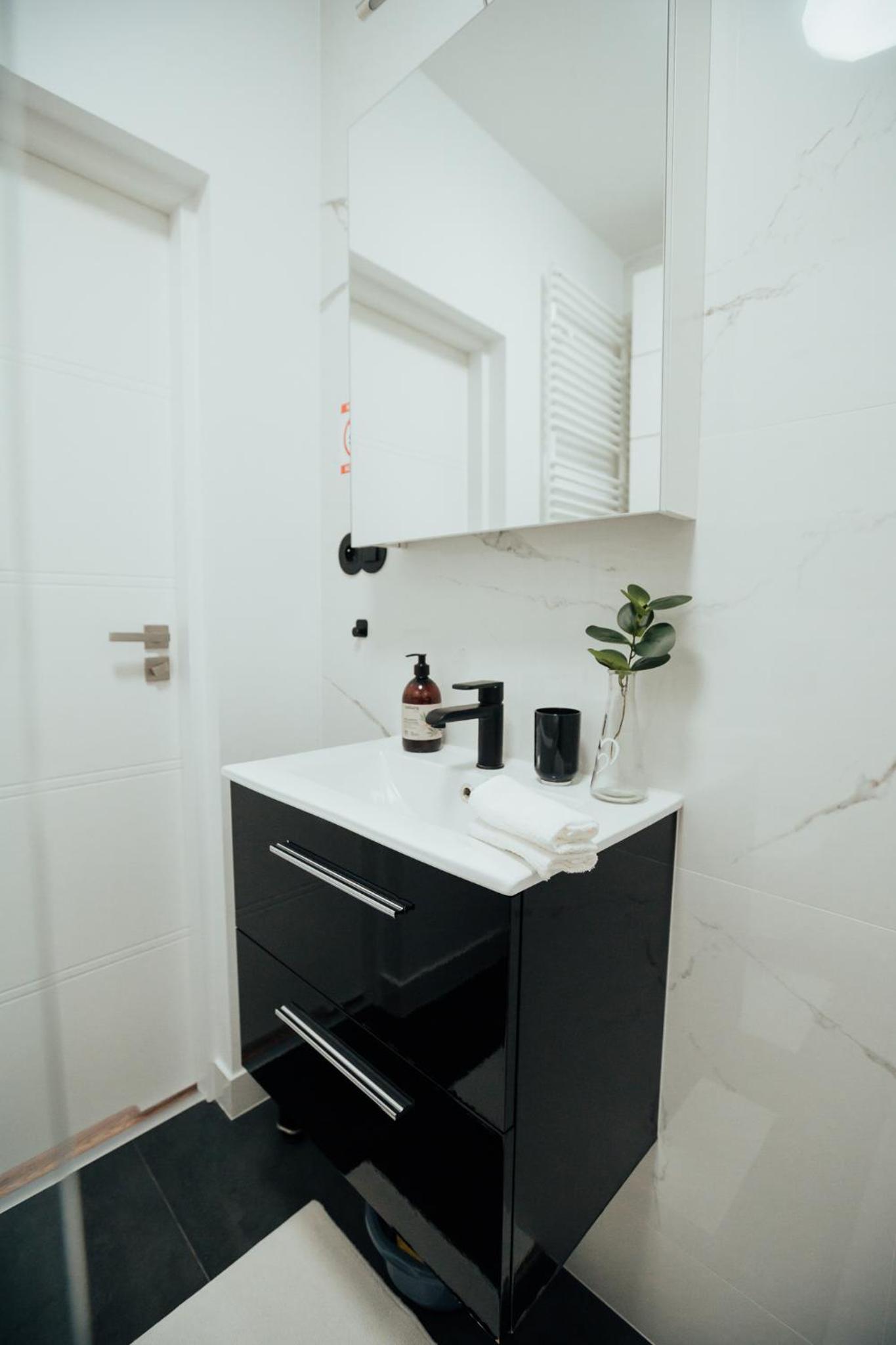 One-Bedroom Apartment - Photo 28