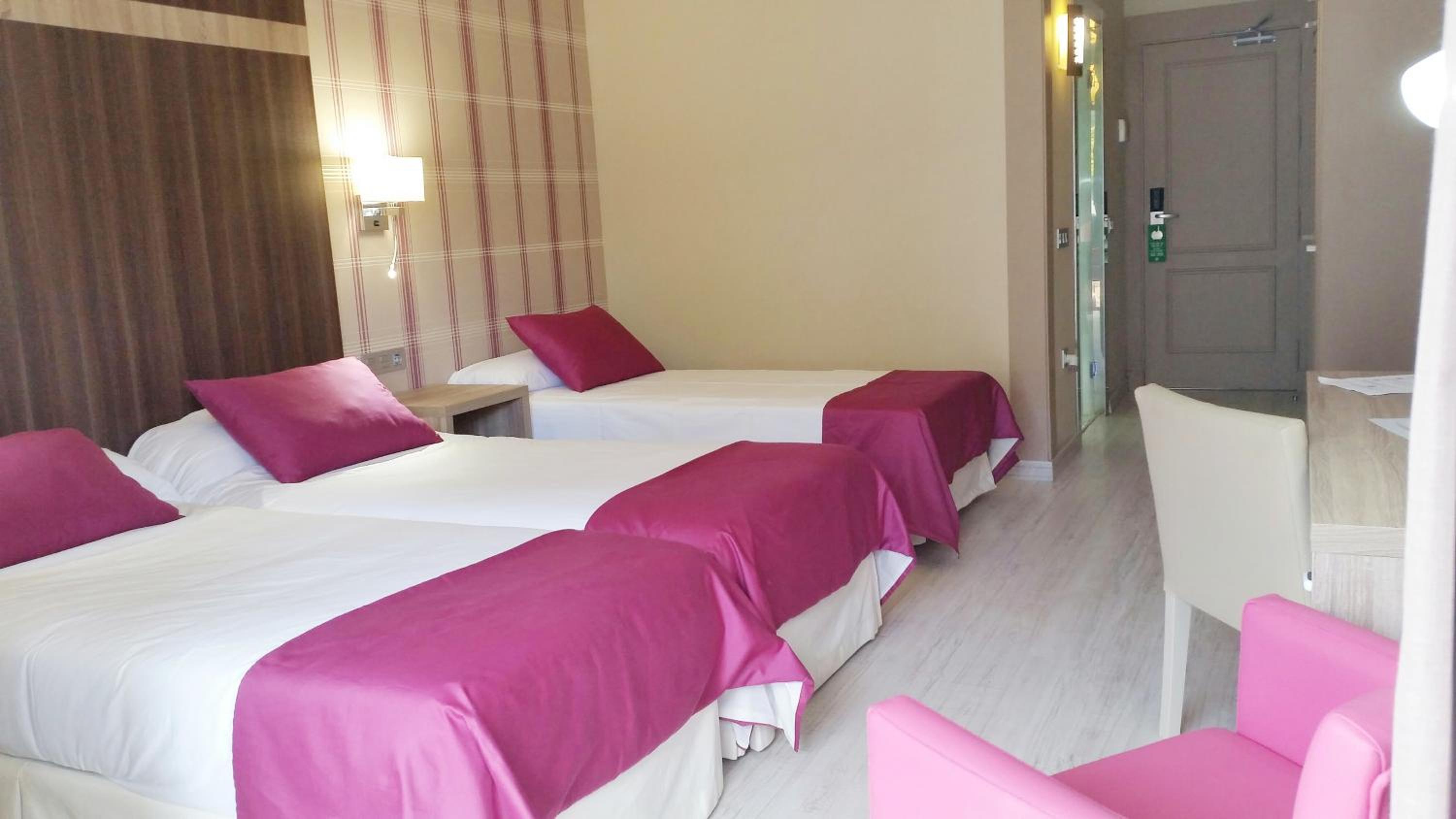 Superior Triple Room with Swimming Pool View - Photo 2