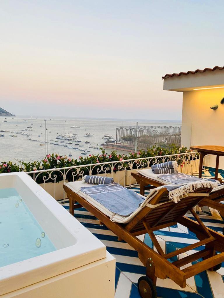 Executive Suite with outdoor Spa Bath - Photo 8