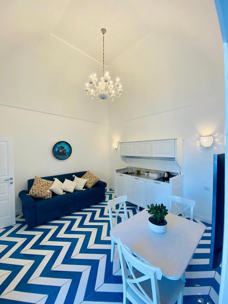 Executive Suite with outdoor Spa Bath - Photo 23