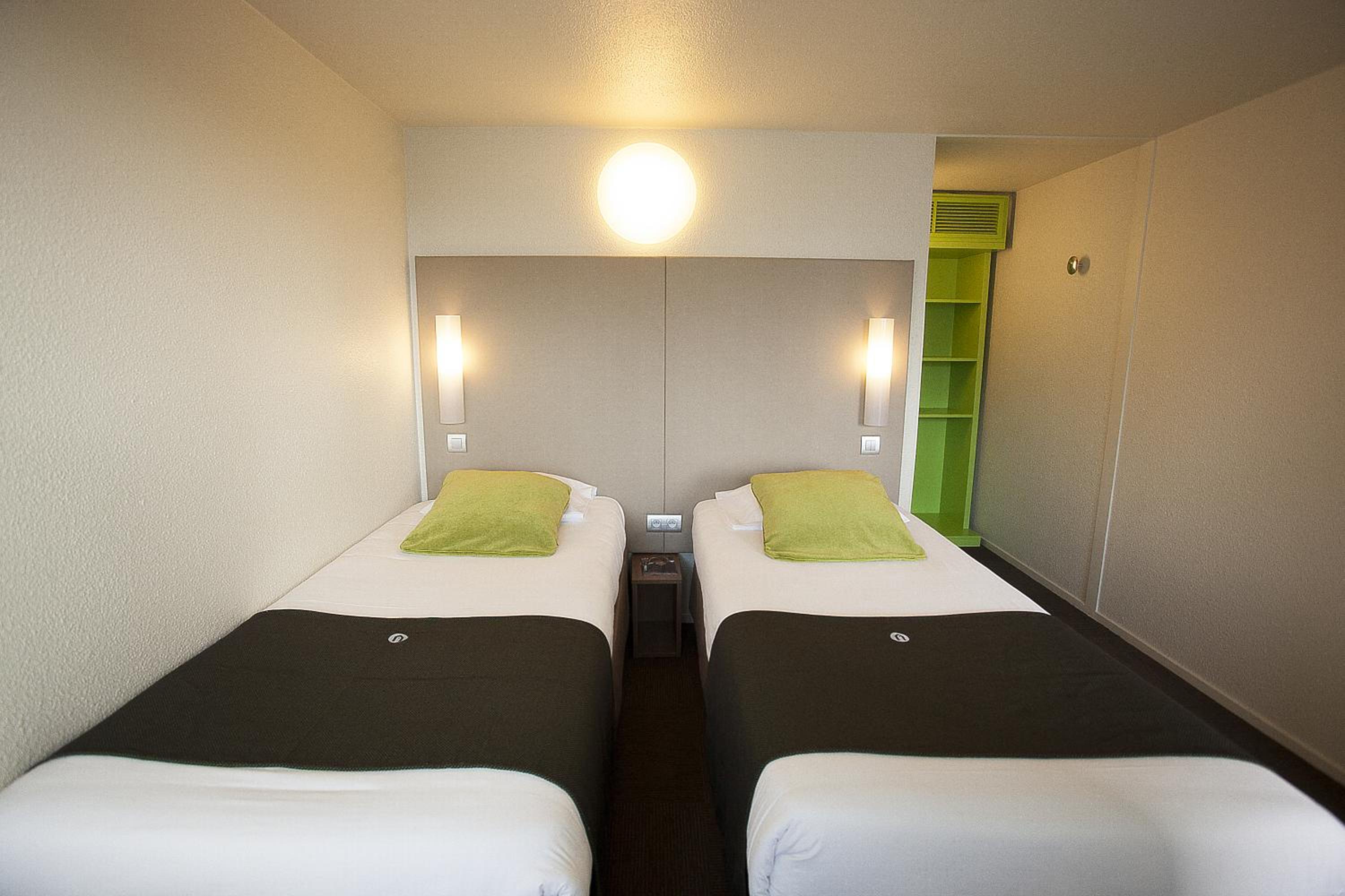 Standard Twin Room - Photo 3