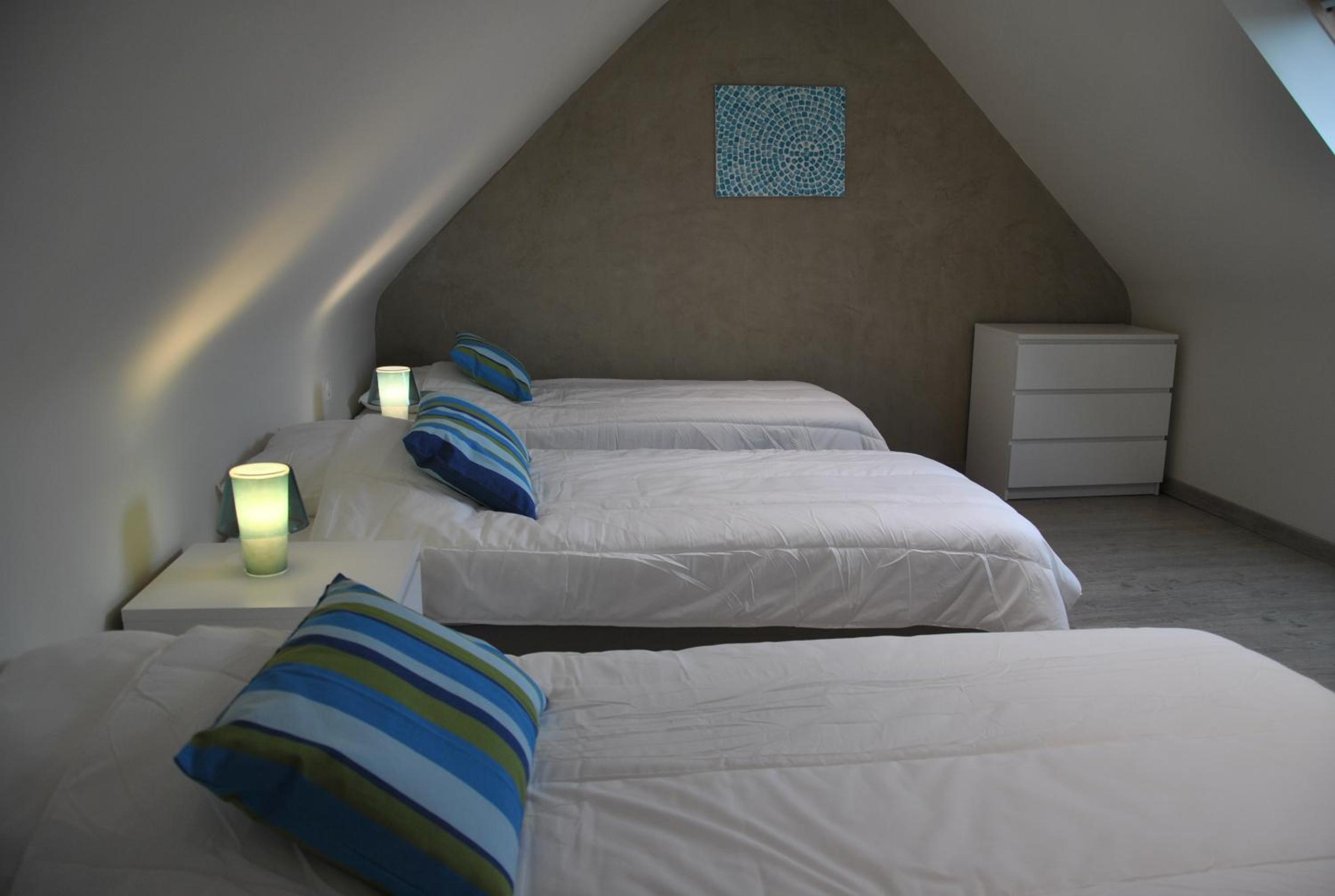 Three-Bedroom House photo 3
