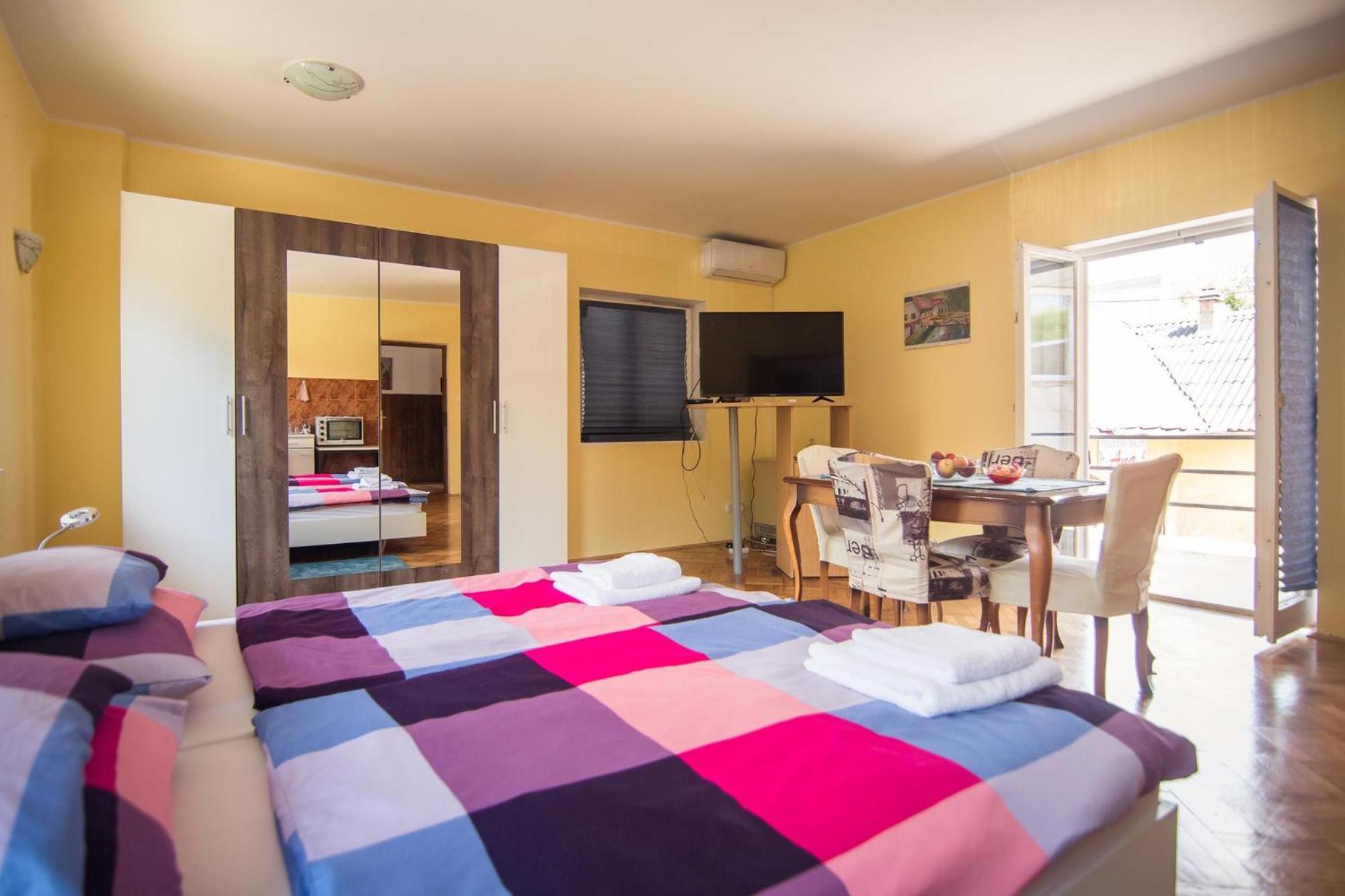 Double Room with Extra Bed photo 1