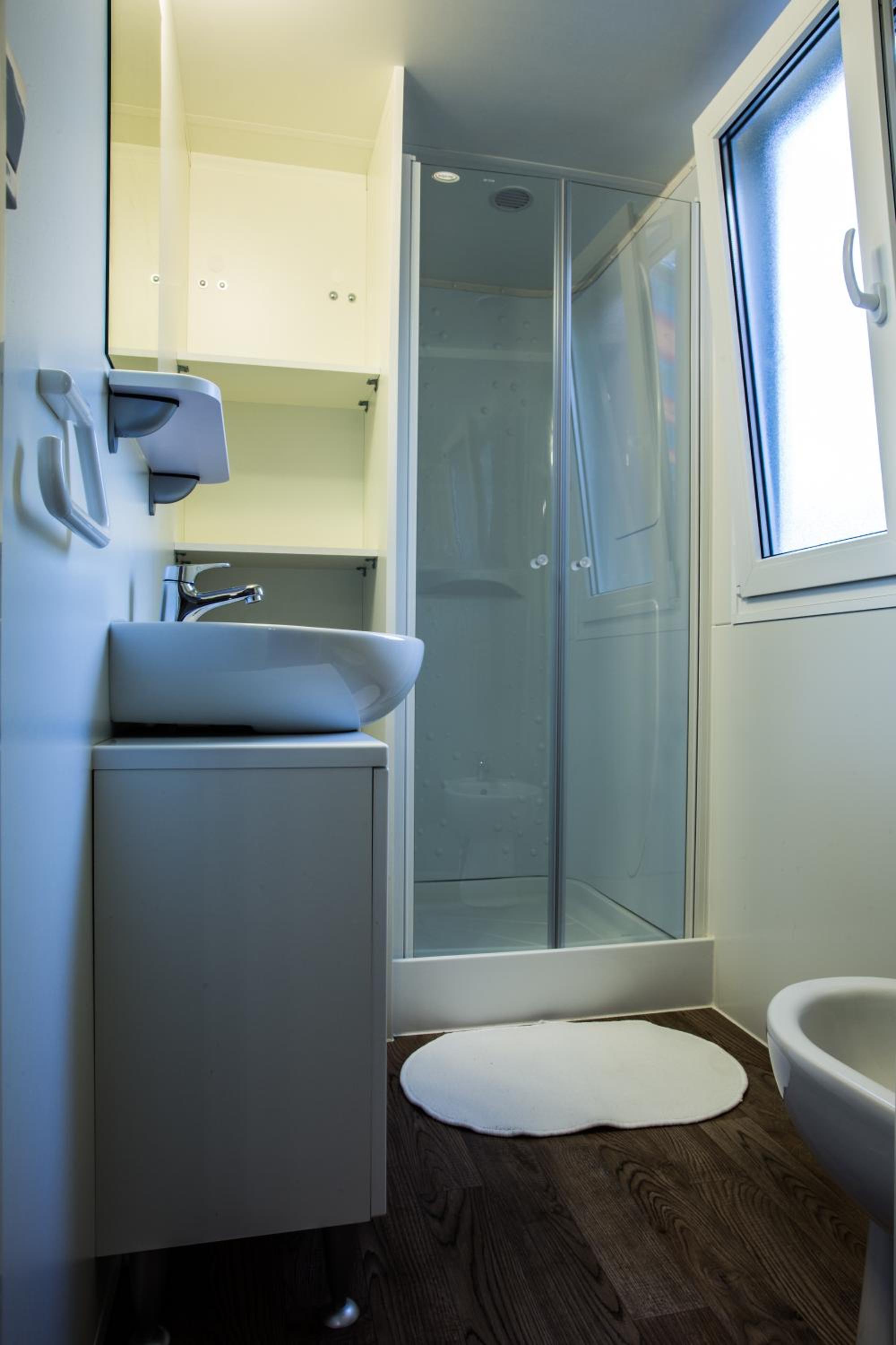 Luxury Mobile Home (5 Adults) photo 2
