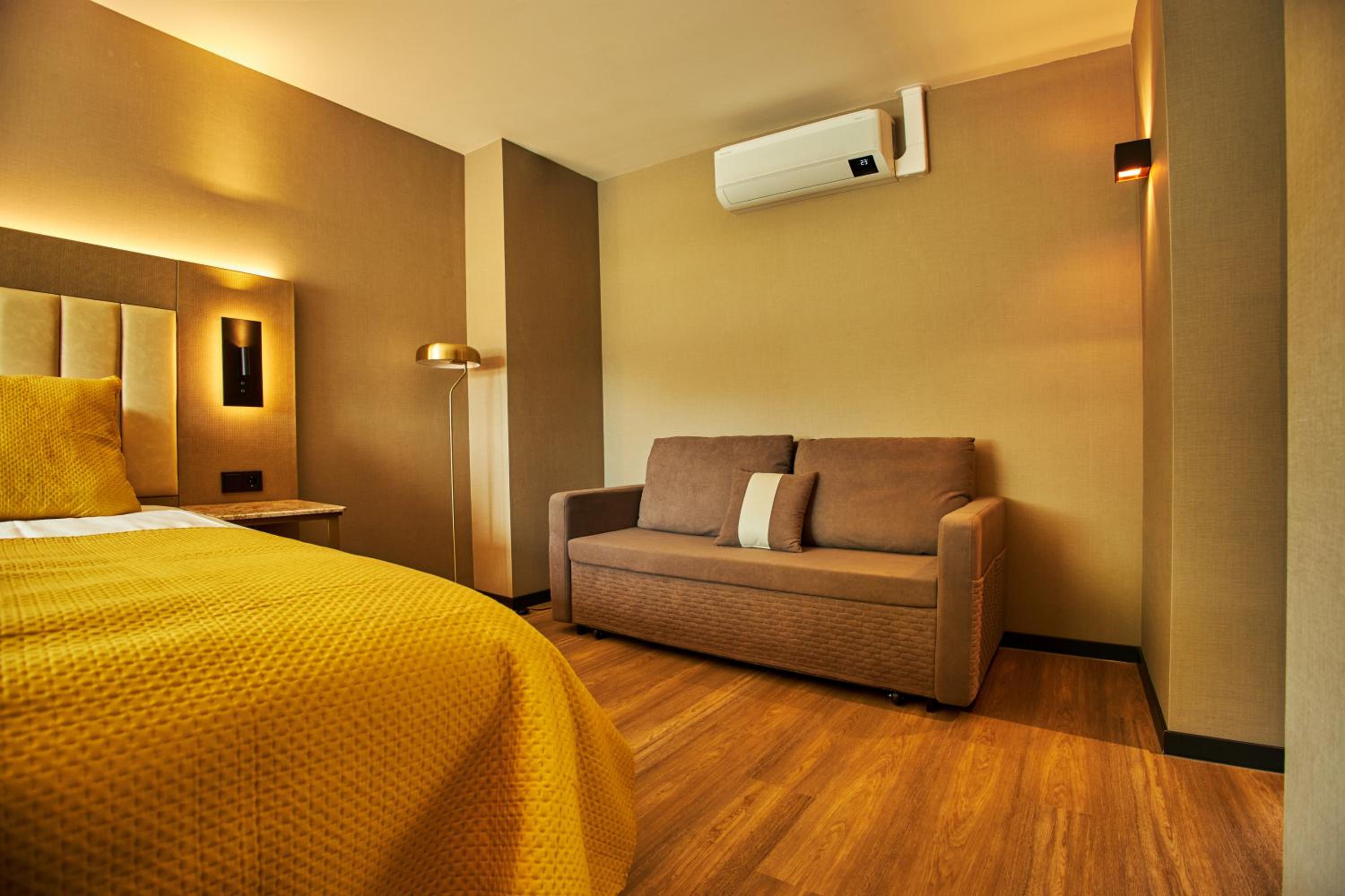 Family Room - Photo 2