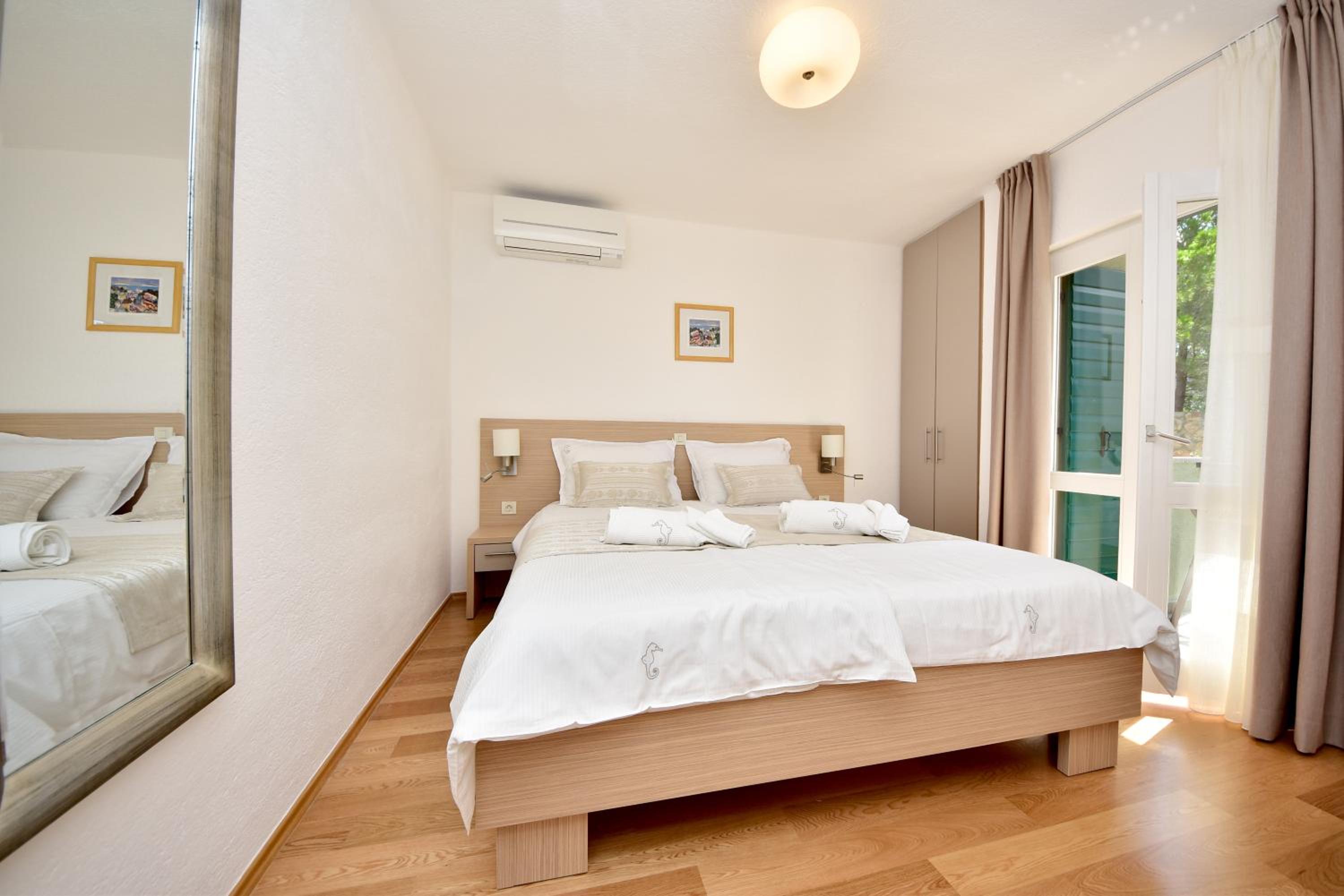 One-Bedroom Apartment photo 3