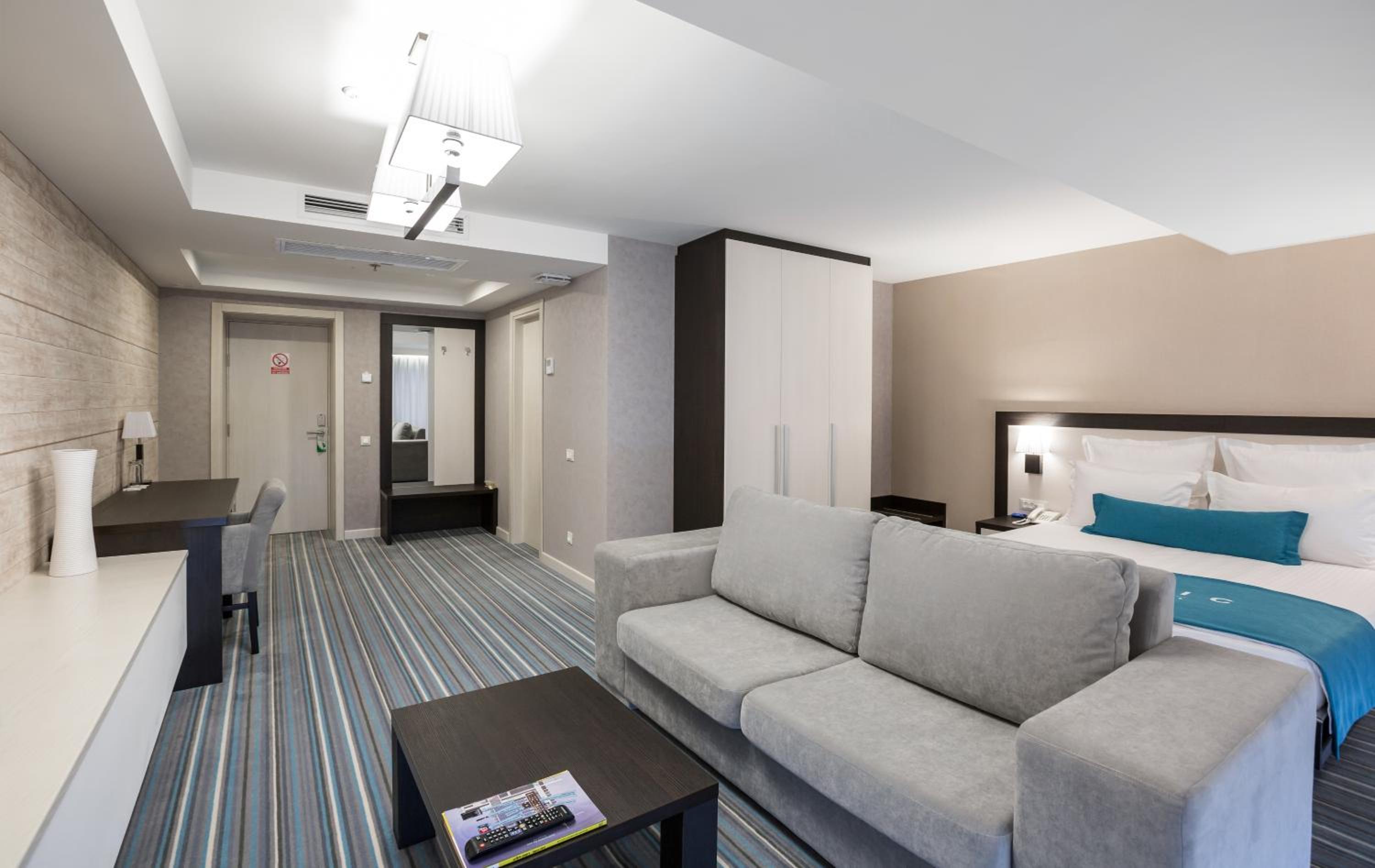 Junior Suite With Spa Bath photo 2