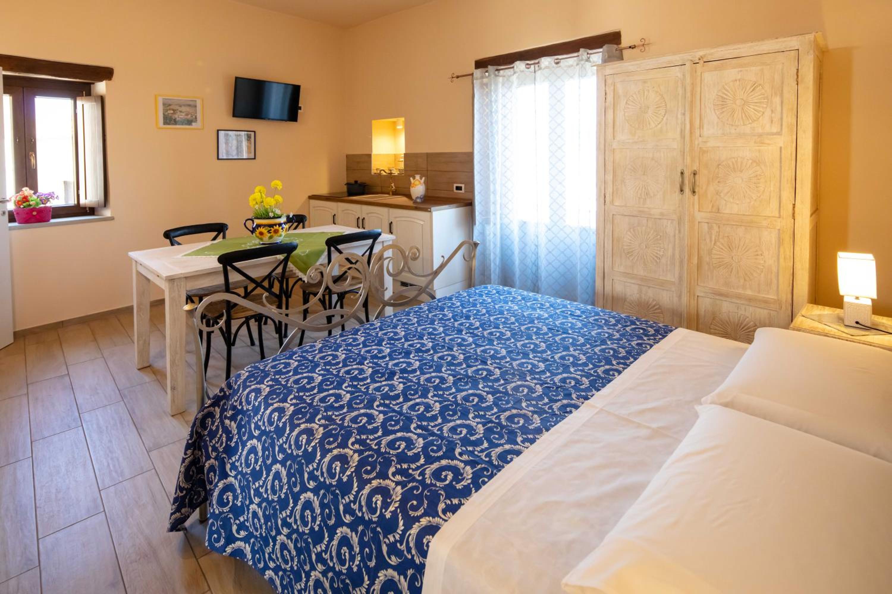 King Room with Balcony photo 1