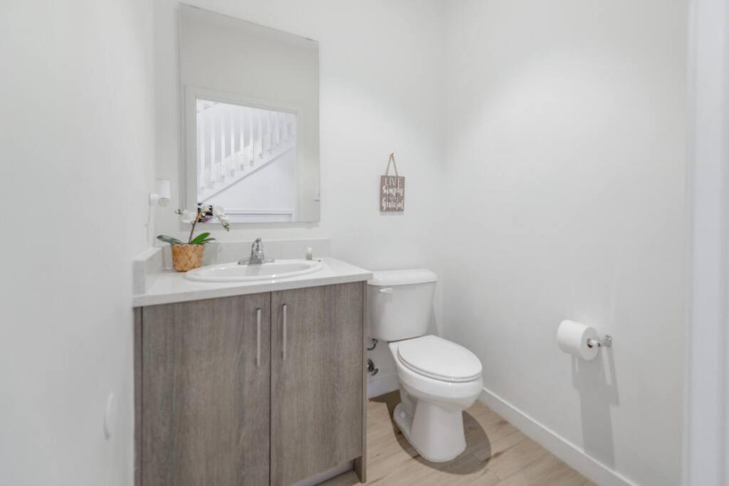 Three-Bedroom House photo 2