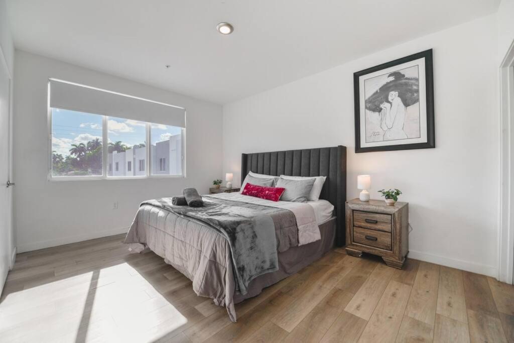 Three-Bedroom House photo 3