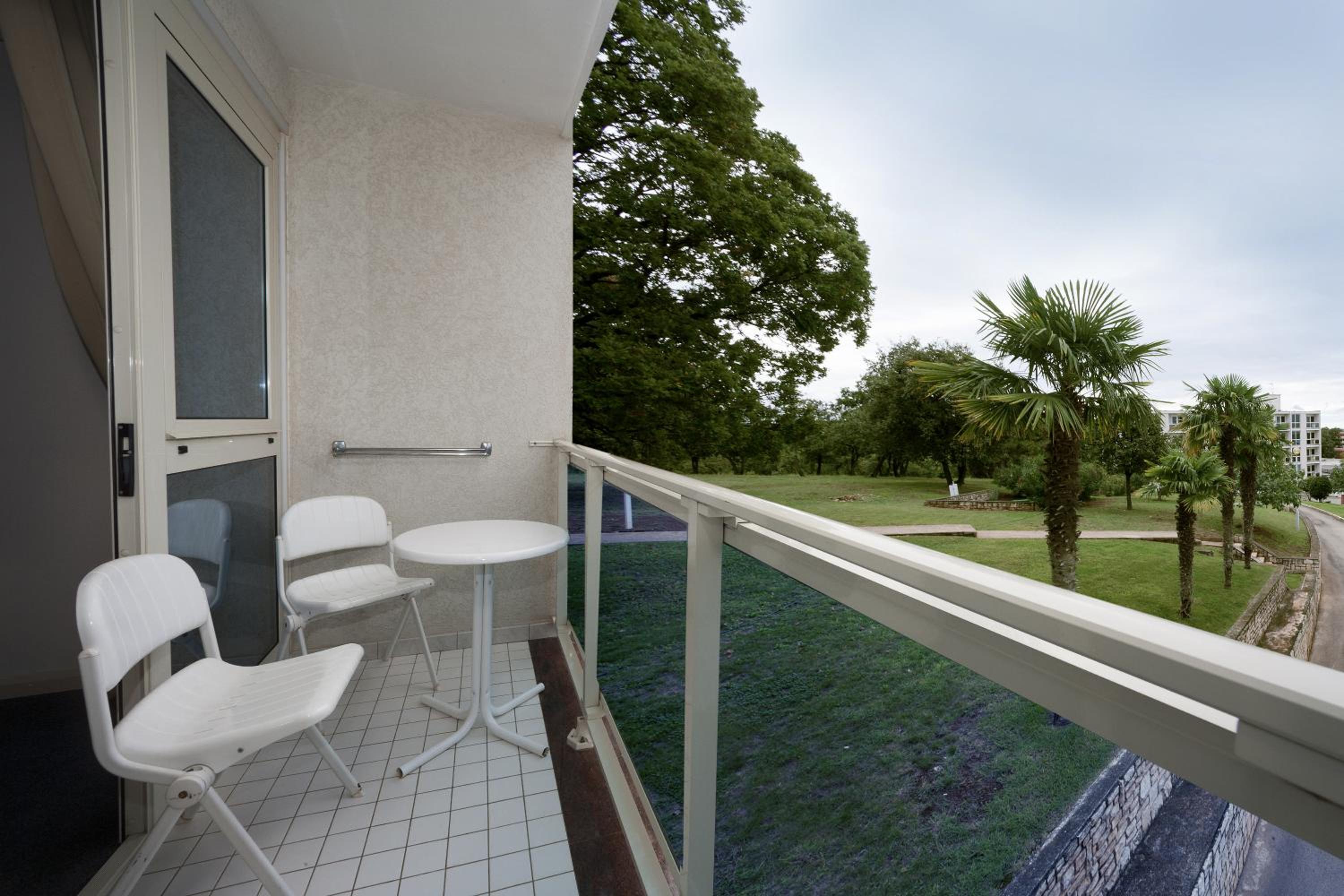 Suite with Balcony - Photo 9