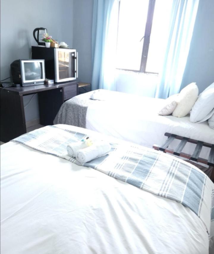 Double Room with Shared Bathroom photo 3