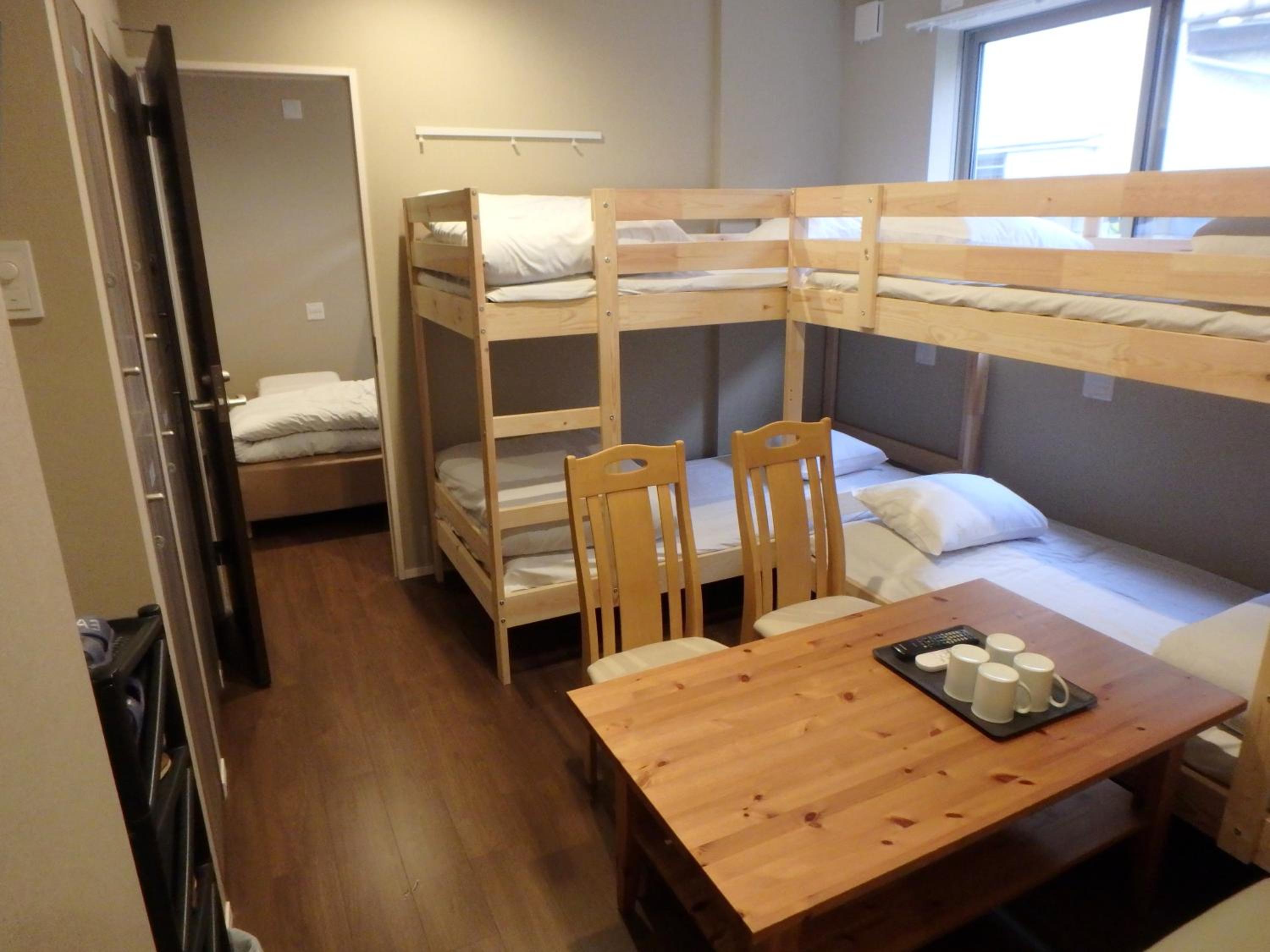 Economy Quadruple Room with Shared Bathroom photo 2