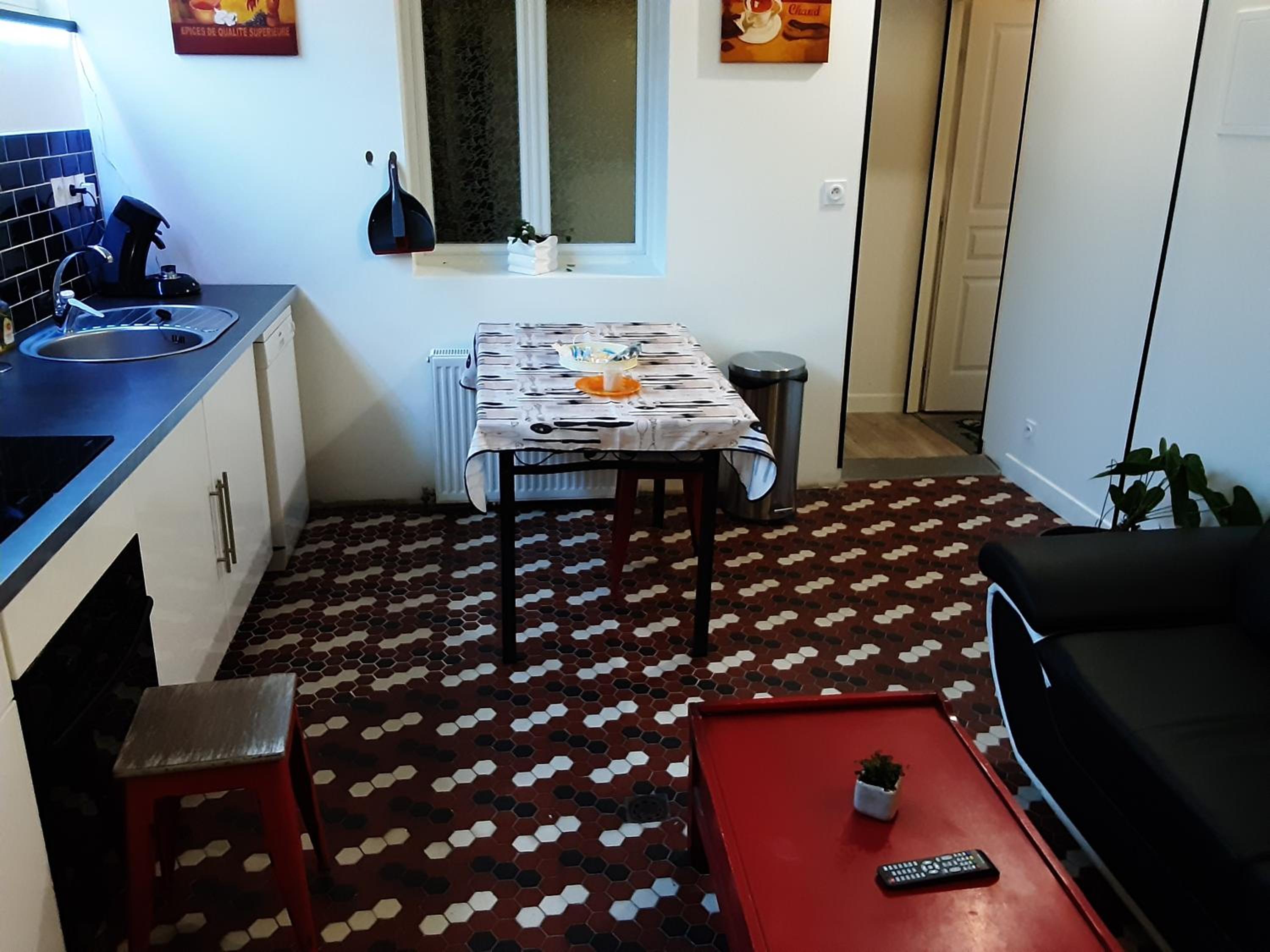 Apartment photo 2