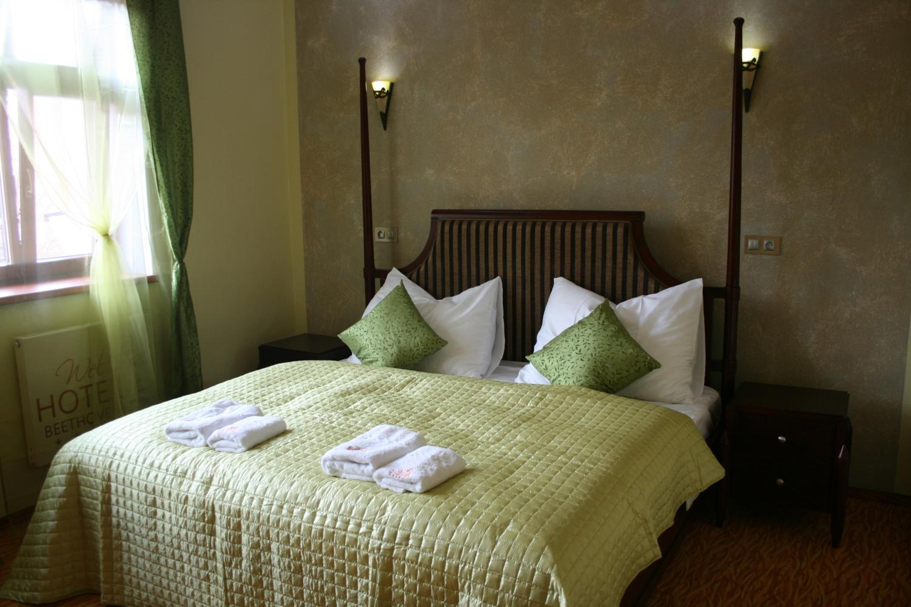 Double Room - Photo 5