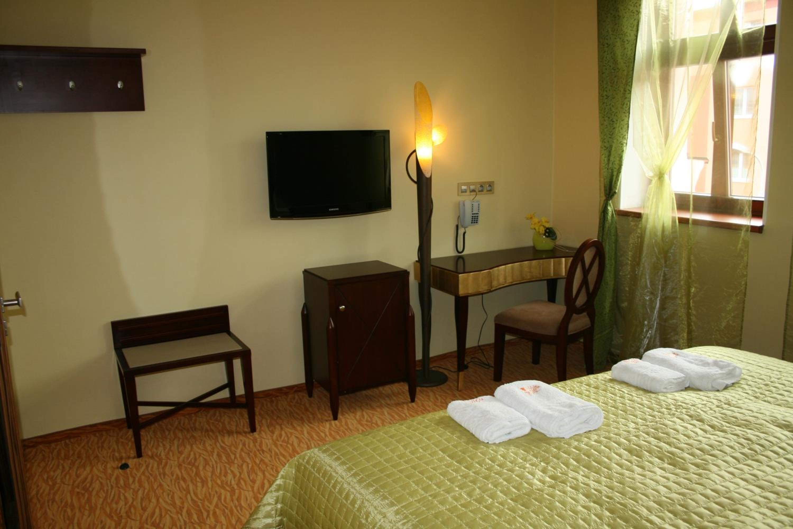 Double Room - Photo 7