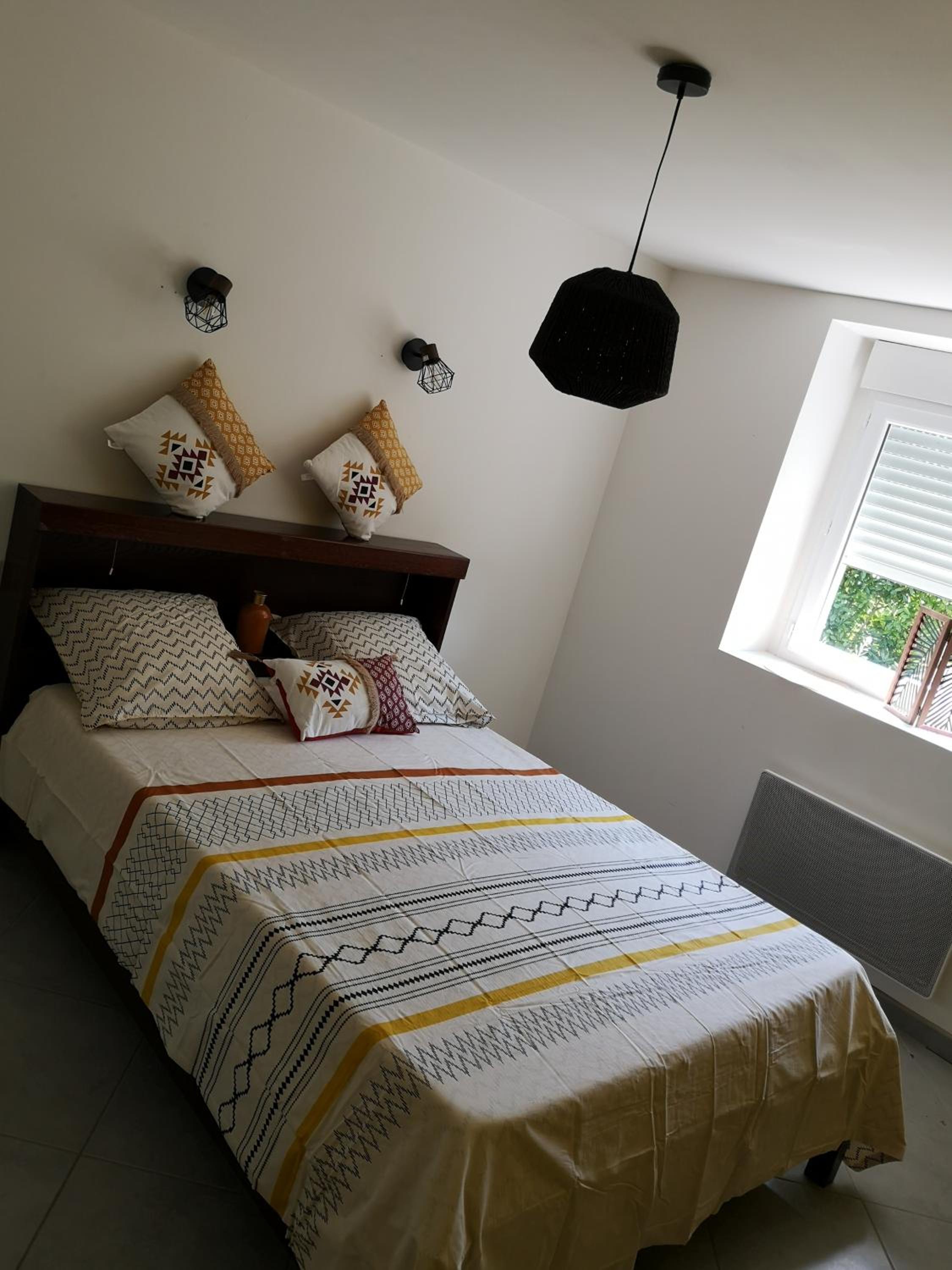 Apartment with Terrace - Photo 14