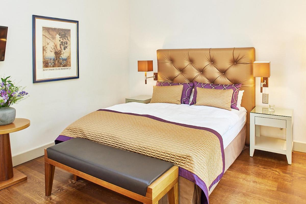 Deluxe Doppelzimmer mit seitlichem, eingeschränktem Elbblick