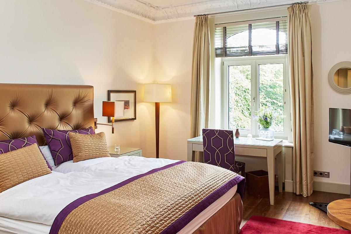 Deluxe Doppelzimmer mit seitlichem, eingeschränktem Elbblick