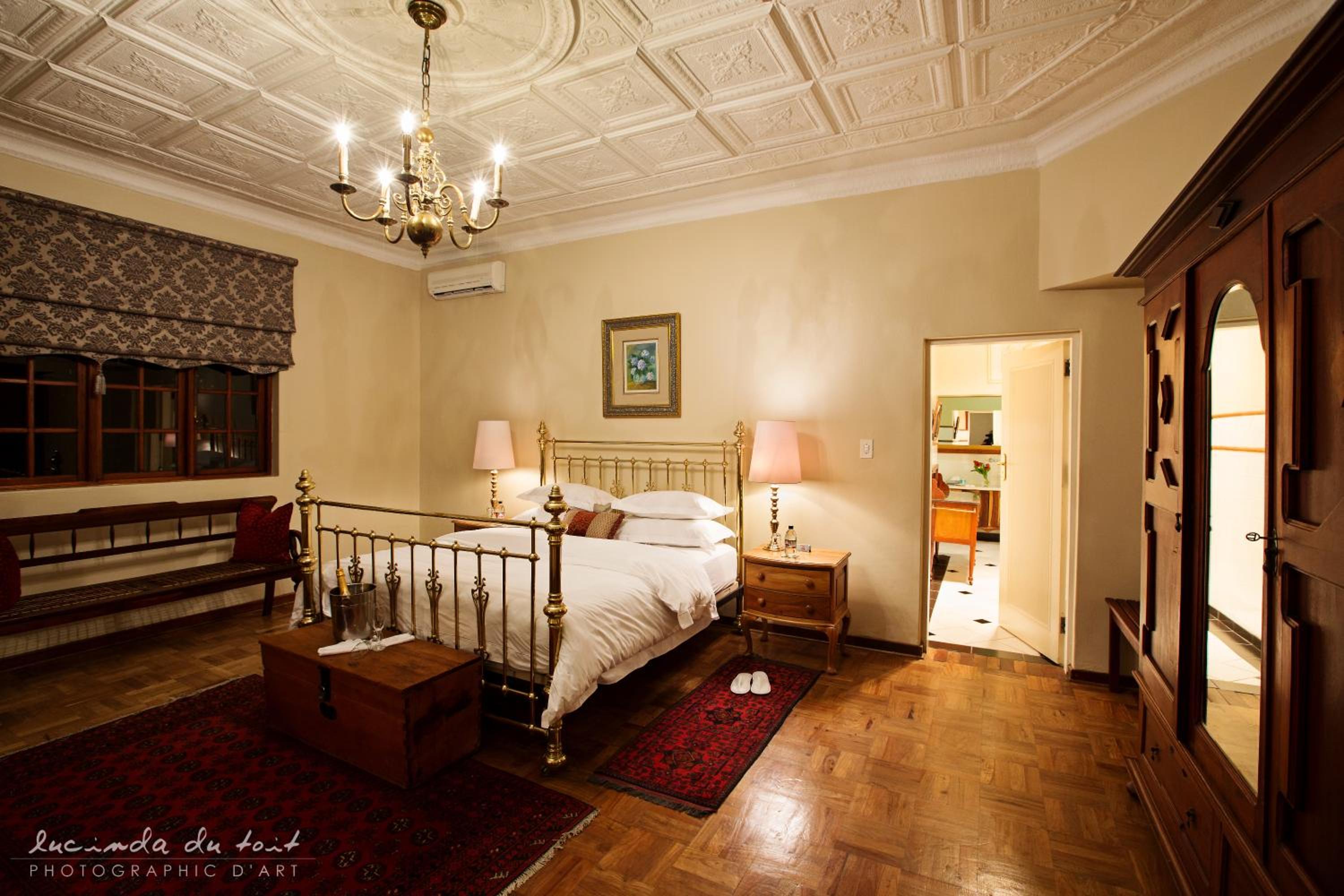 Luxury King Room - Photo 6