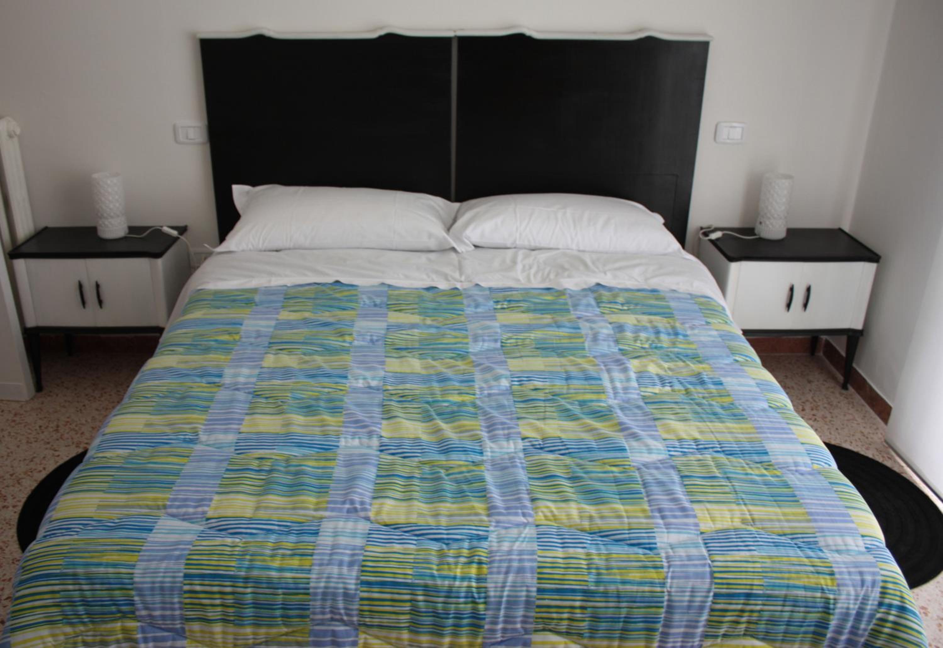 Double or Twin Room with Shared Bathroom photo 2