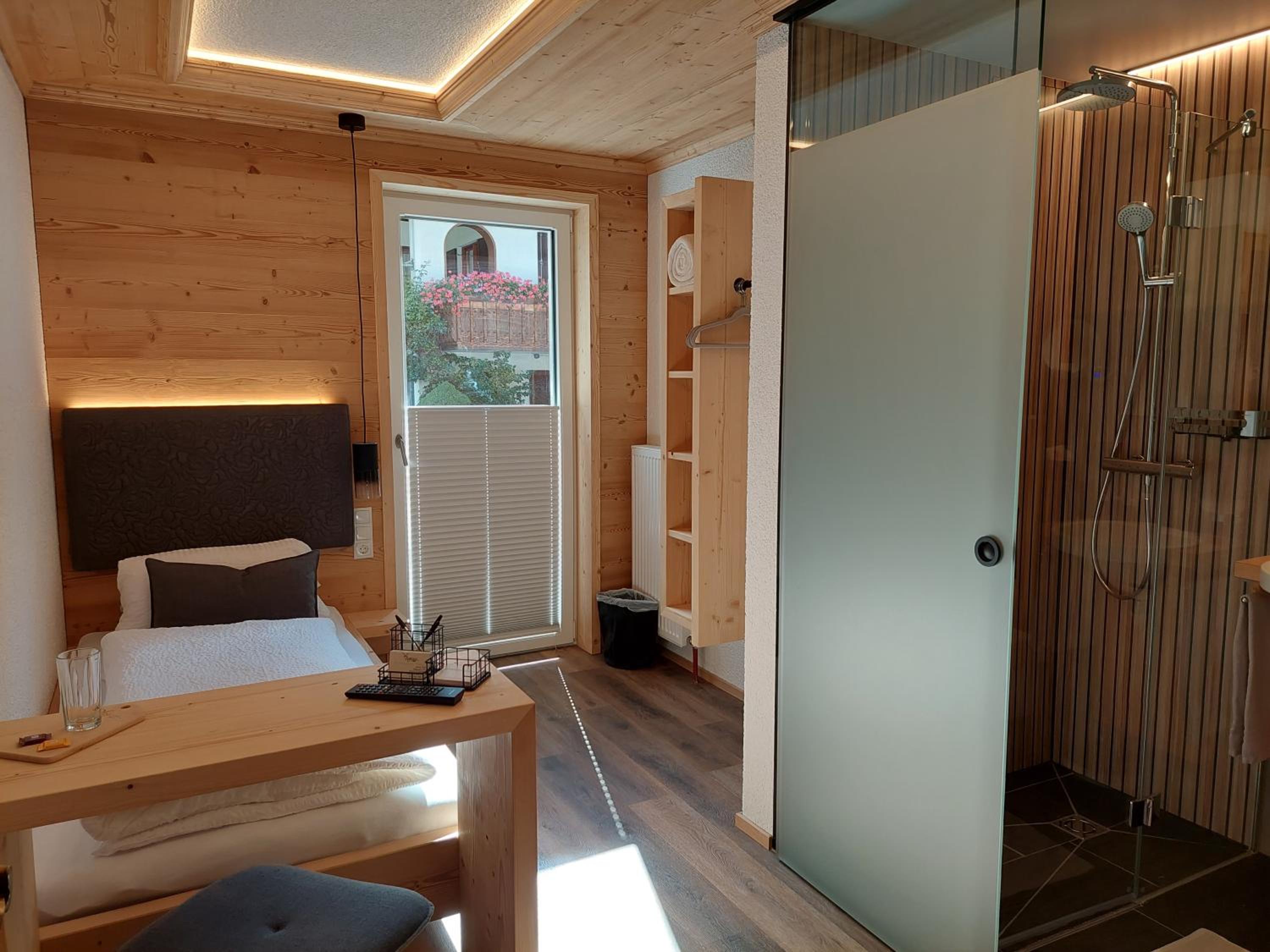 Single Room with Balcony photo 2