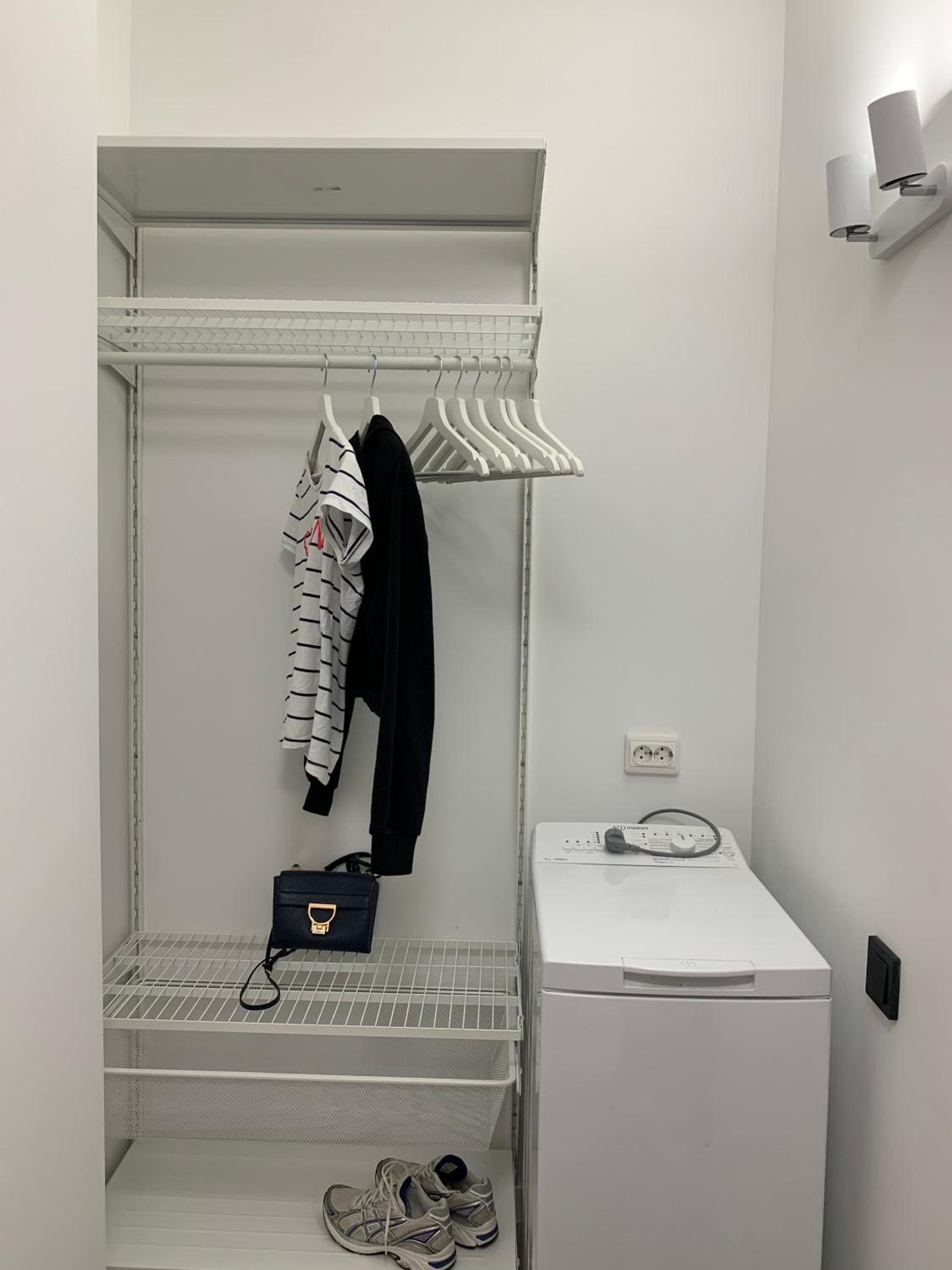 One-Bedroom Apartment - Photo 11