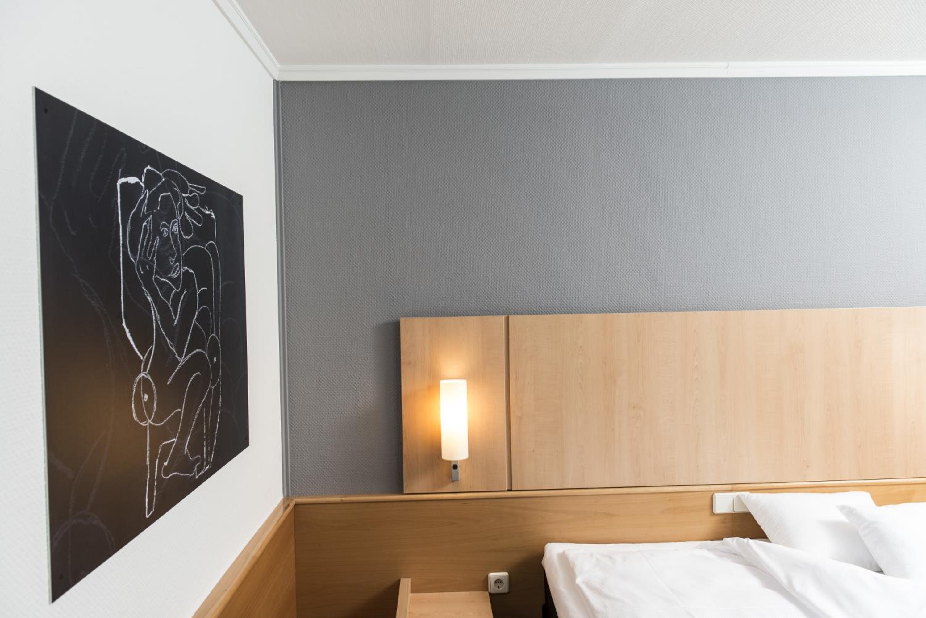 Standard Double Room - Photo 3