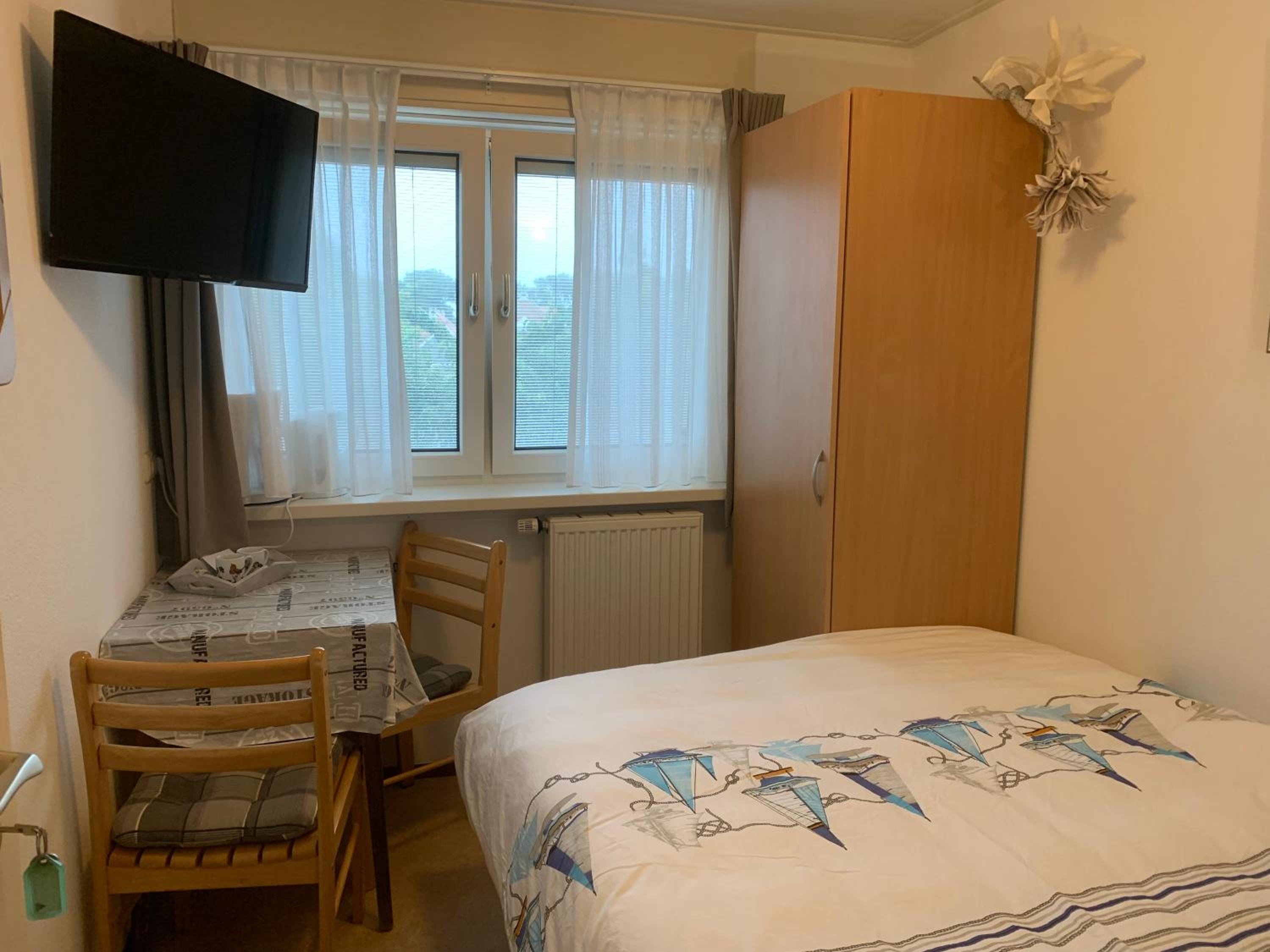 Double Room with Shared Bathroom photo 2