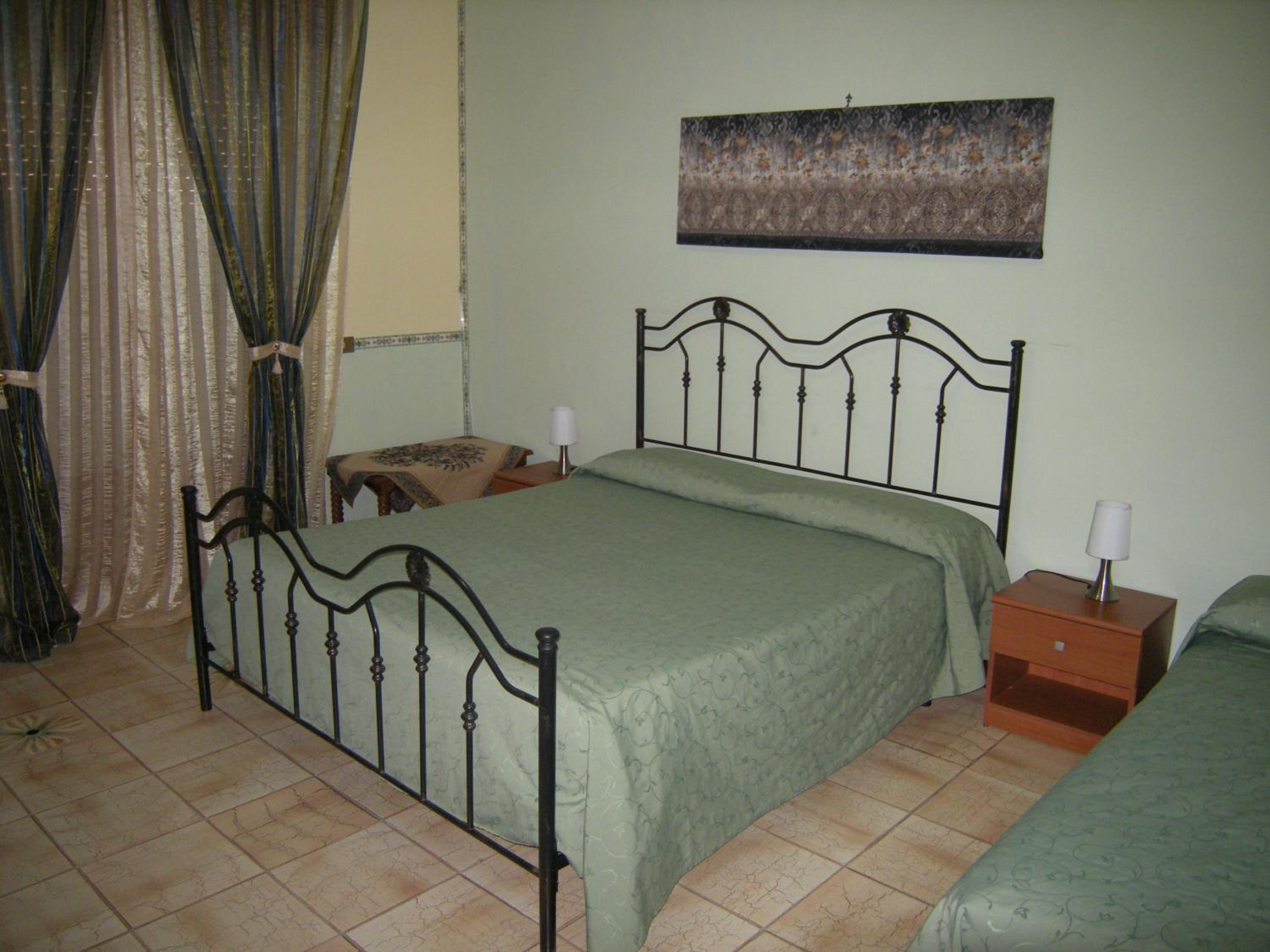 Economy Quadruple Room photo 3
