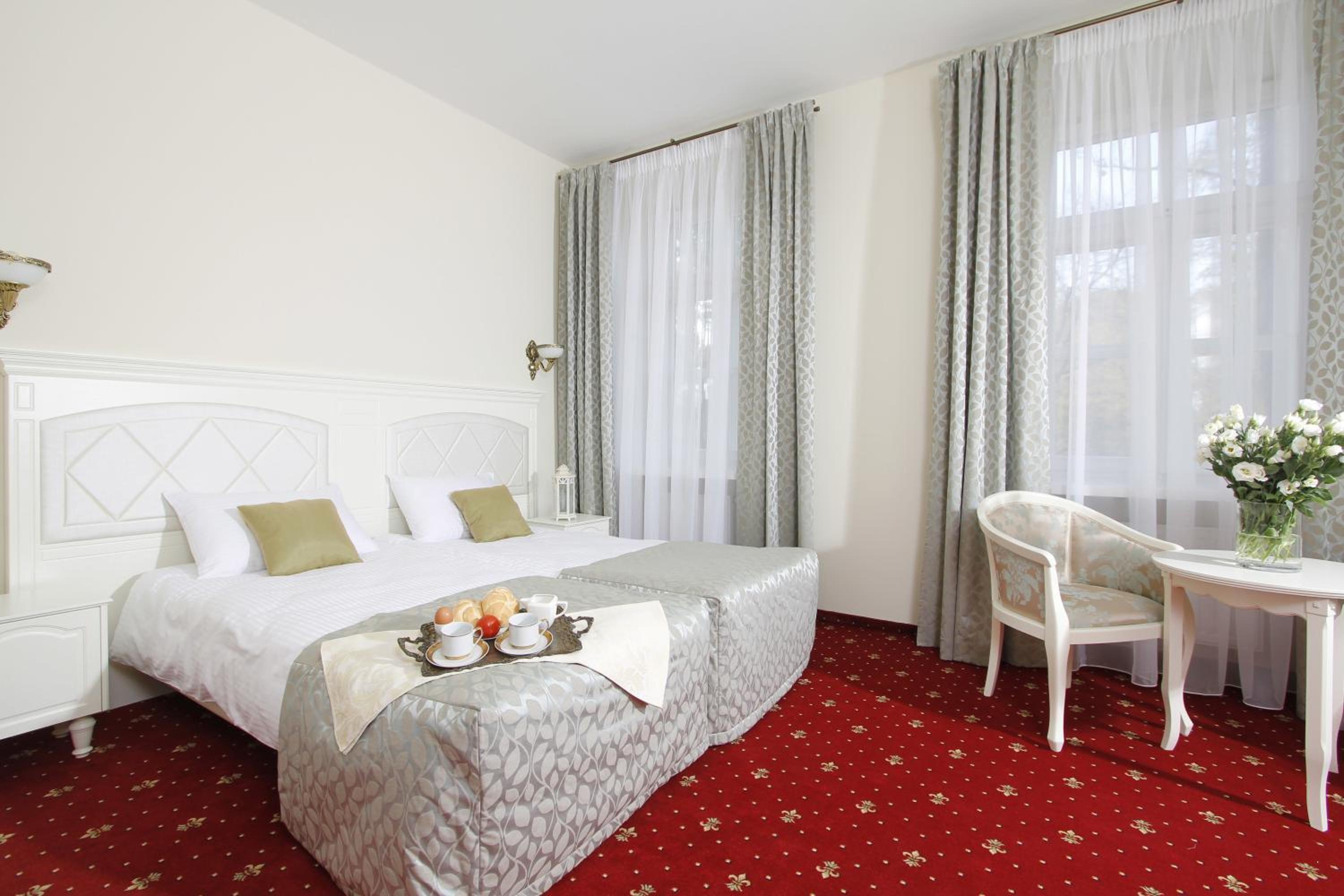 Deluxe Double Room with Balcony - Photo 13