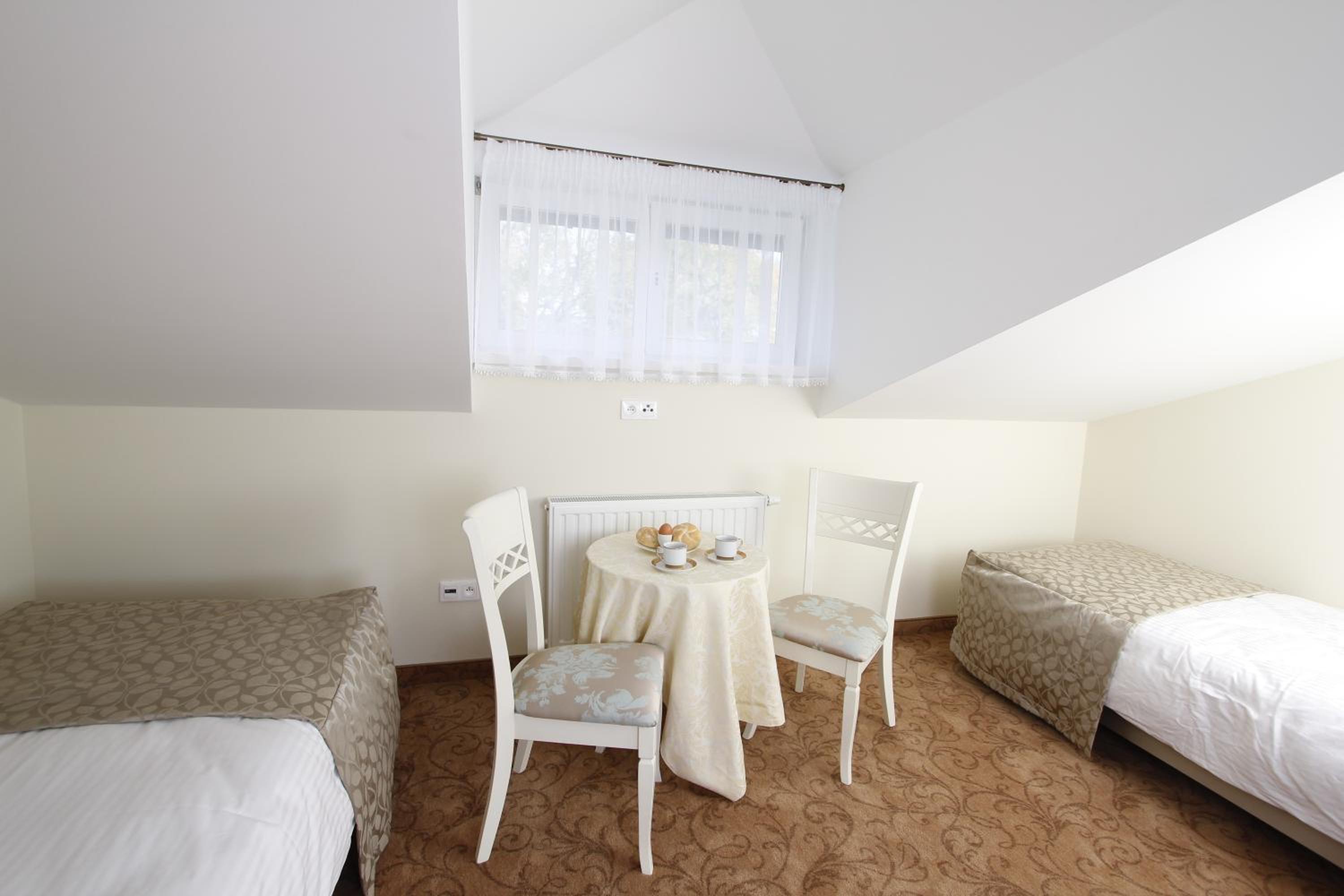 Twin Room - Photo 1