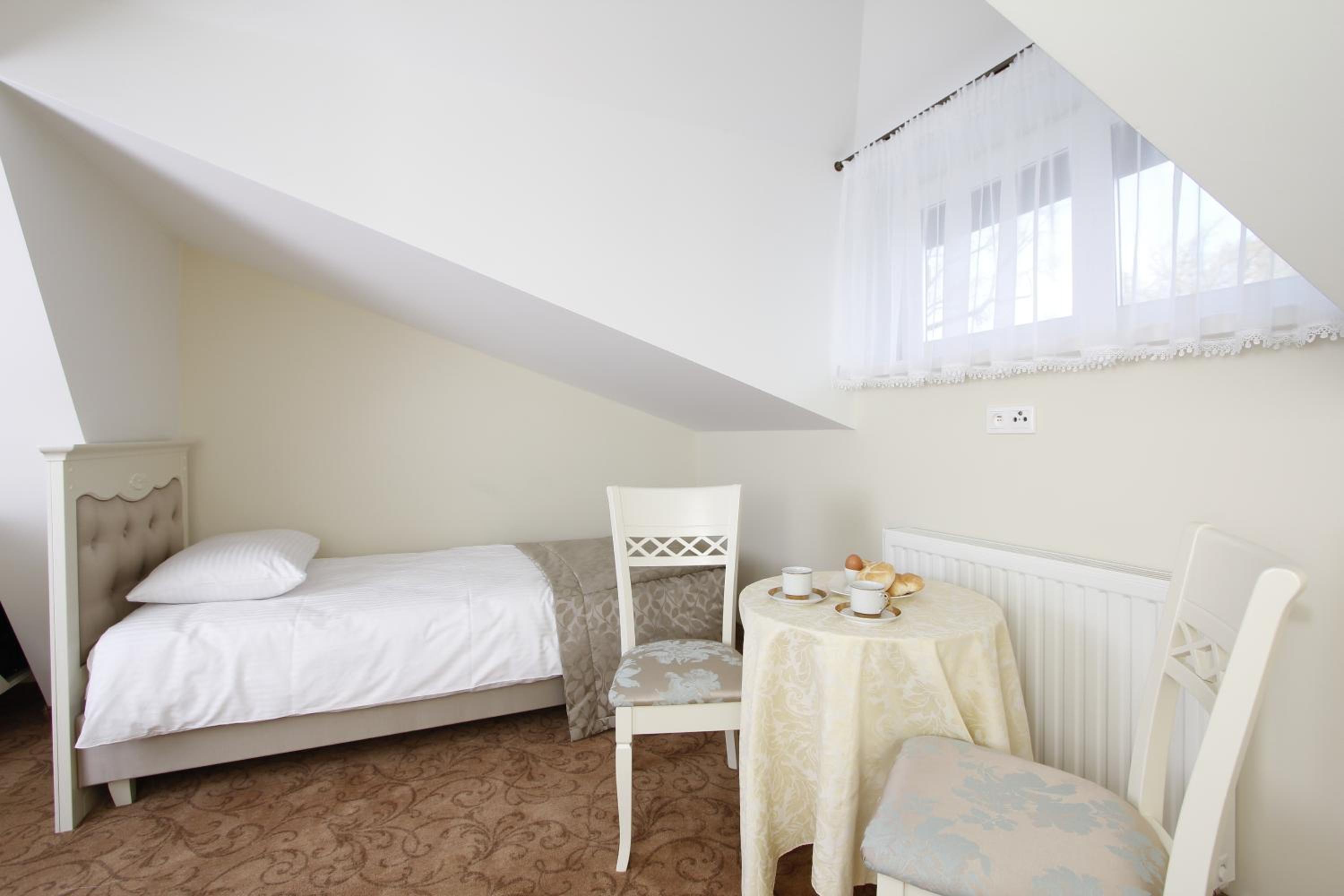Twin Room - Photo 4