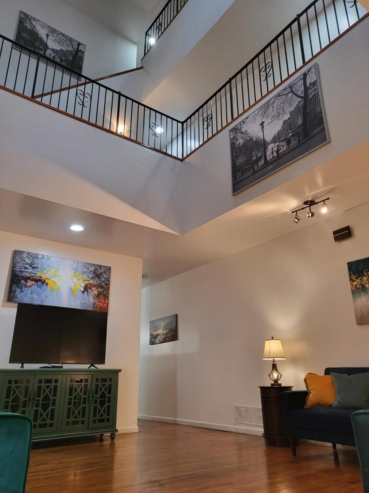 Four-Bedroom House - Photo 10