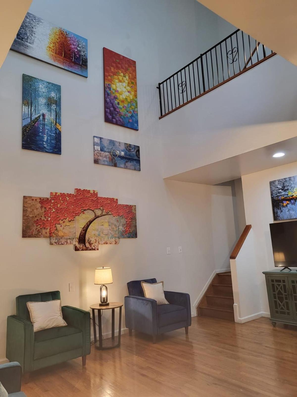 Four-Bedroom House - Photo 2