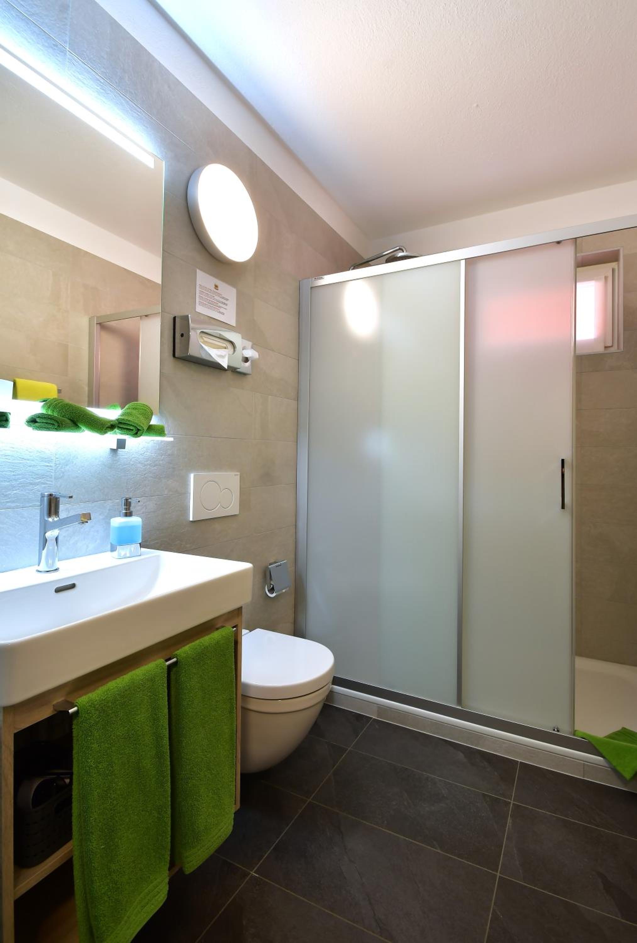Modern Quadruple Room - Photo 6