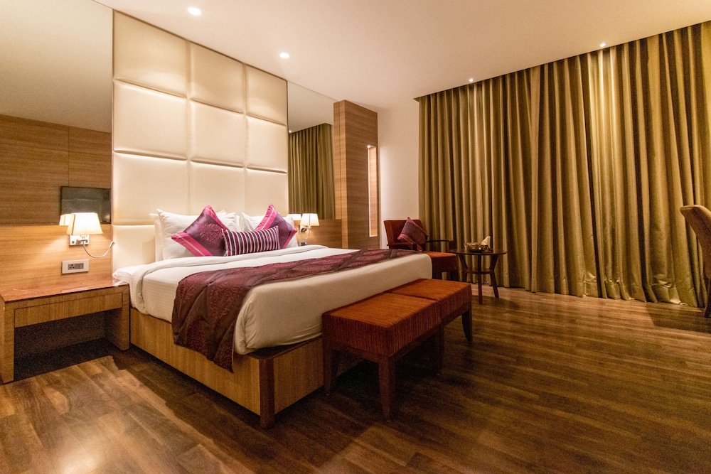 Premium Room, 1 King Bed, Non Smoking - Photo 6