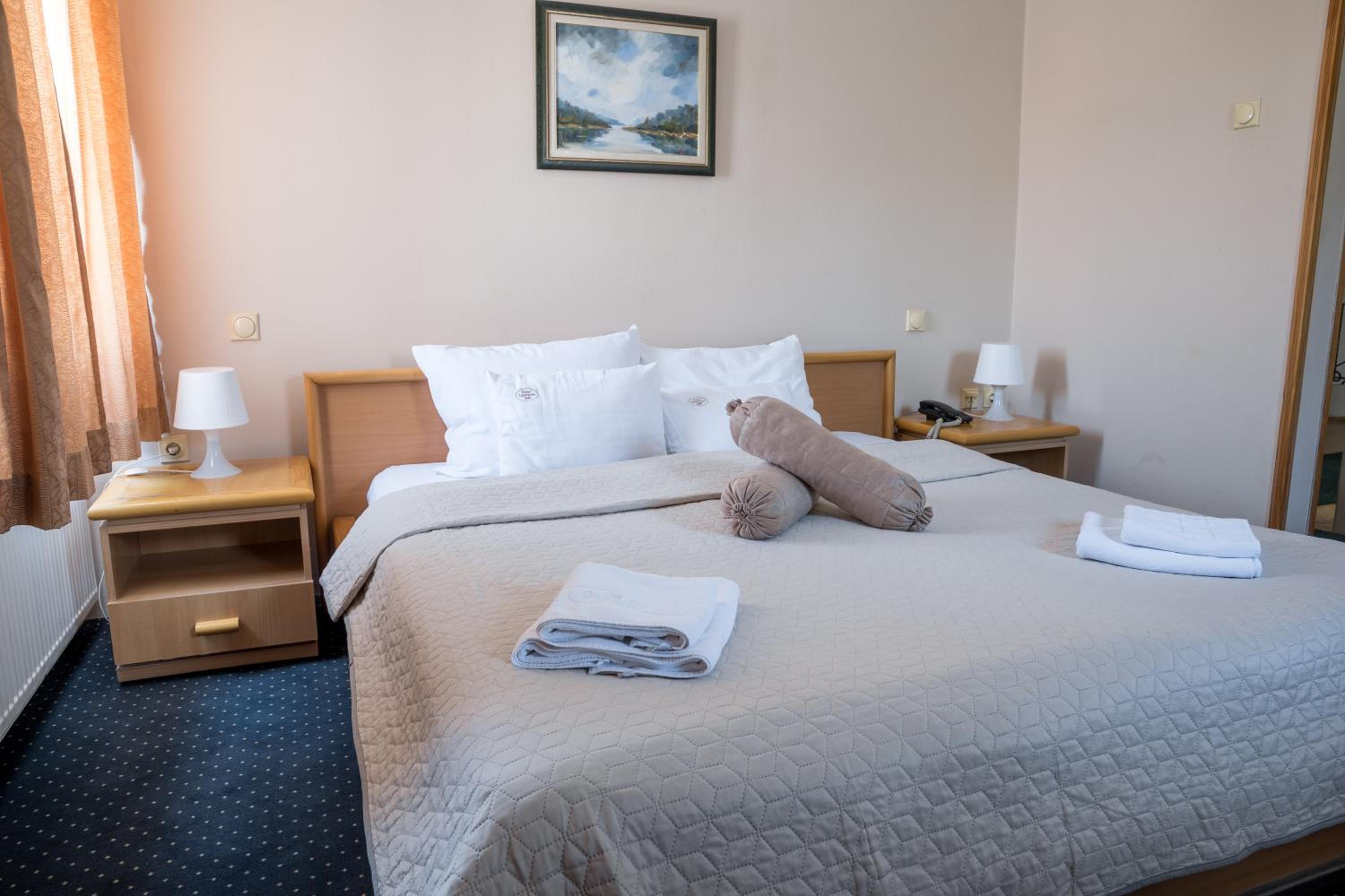 Standard Double Room - Photo 2