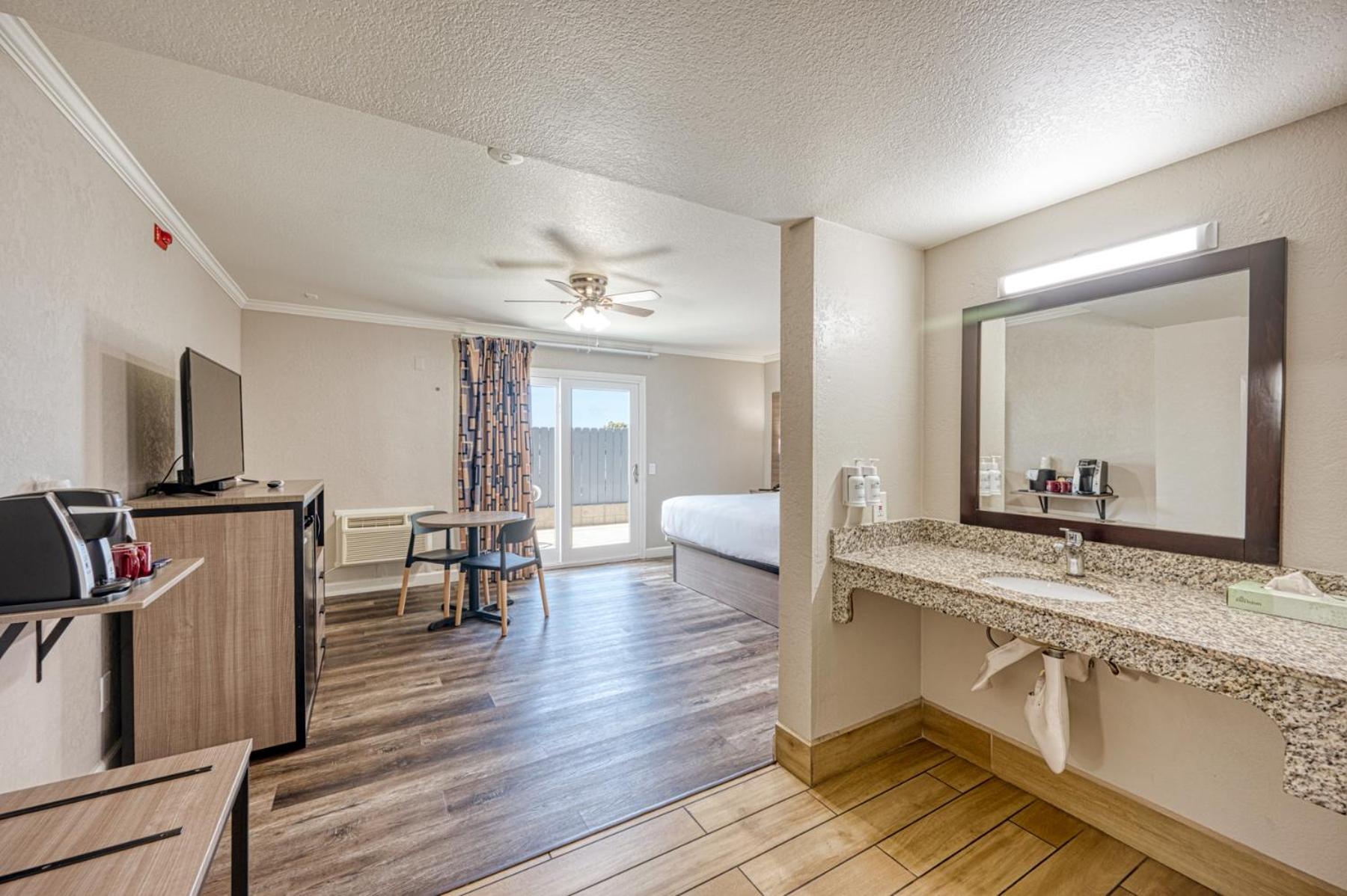 King Room - Disability Access/Non-Smoking - Photo 1