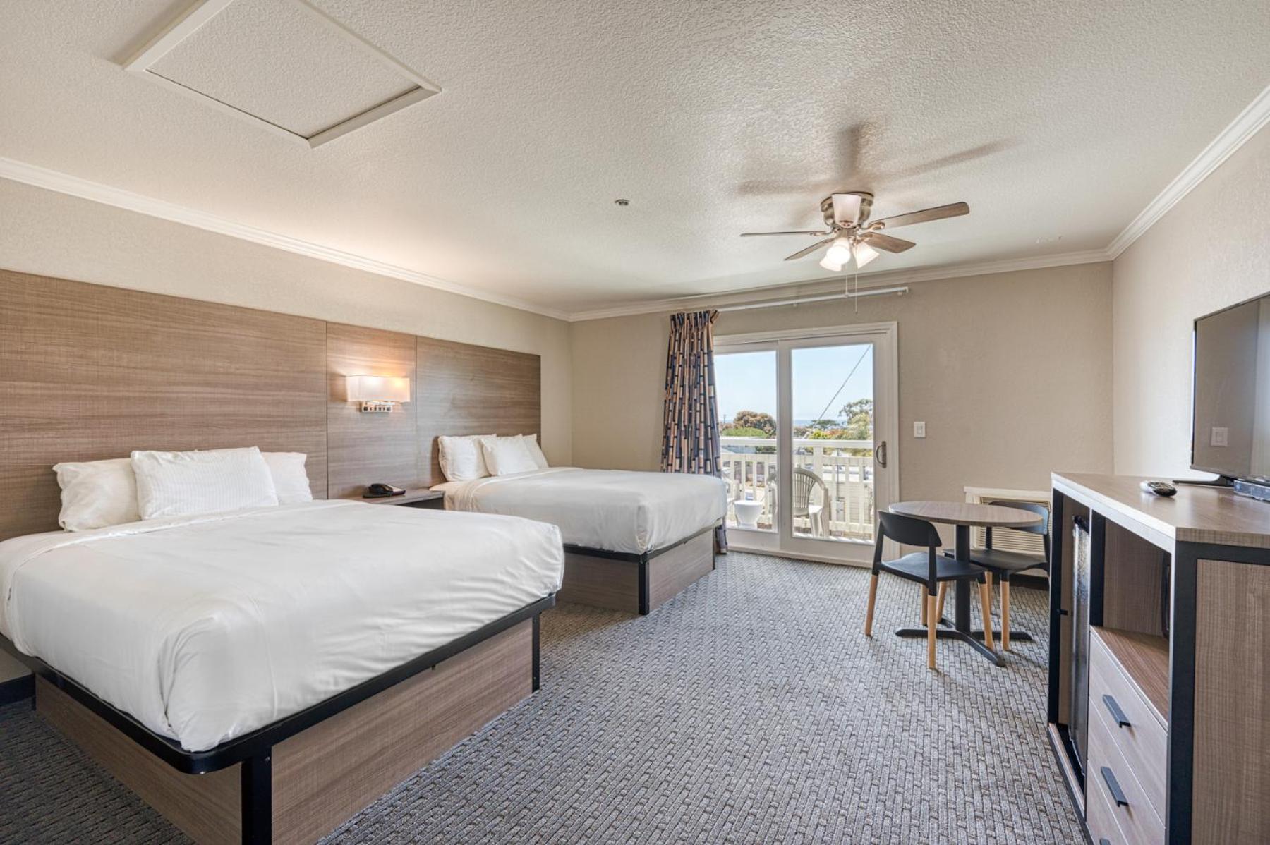 Deluxe Queen Room with Two Queen Beds and Ocean View - Non-Smoking - Photo 3