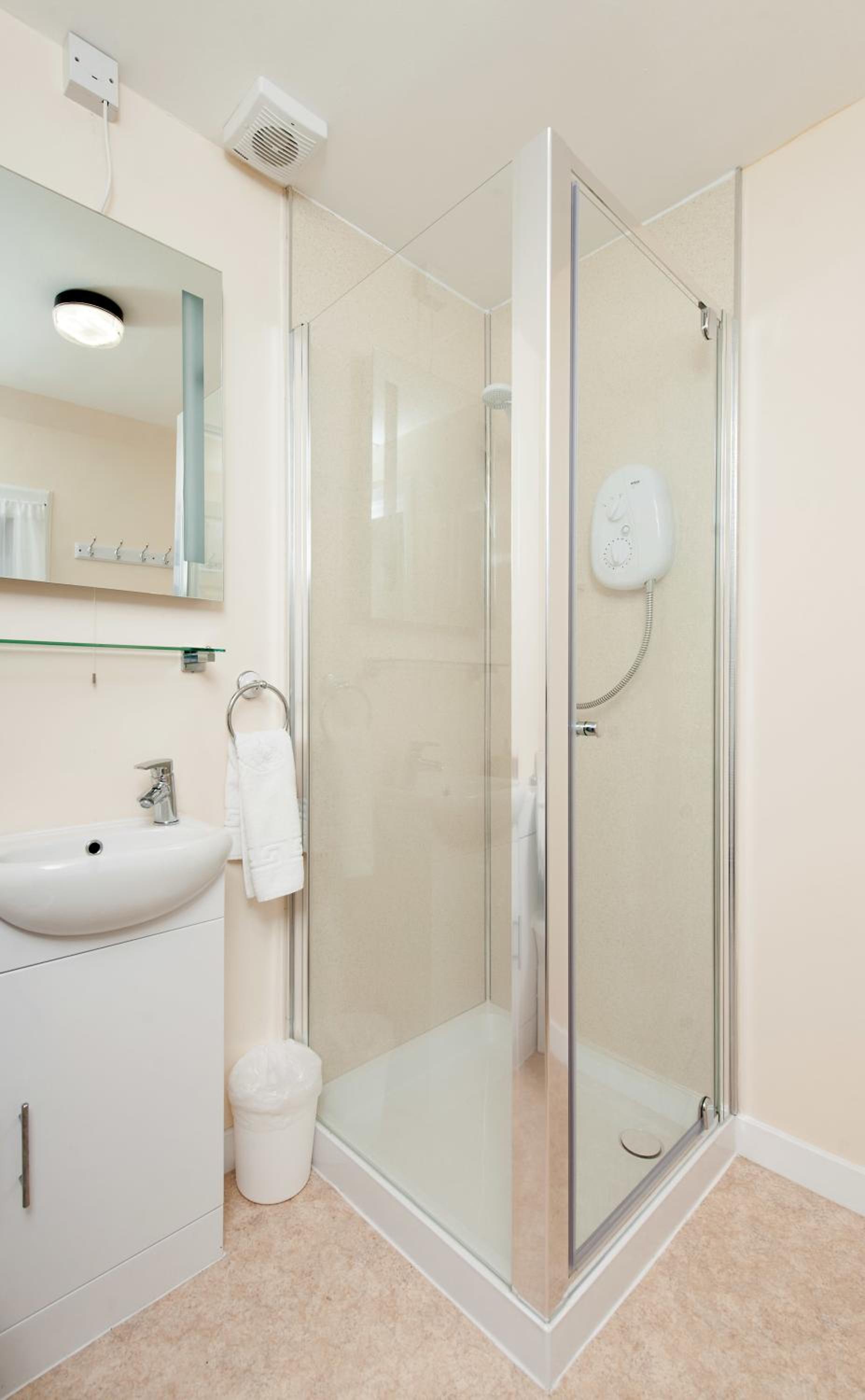 Family Room with Bathroom photo 2