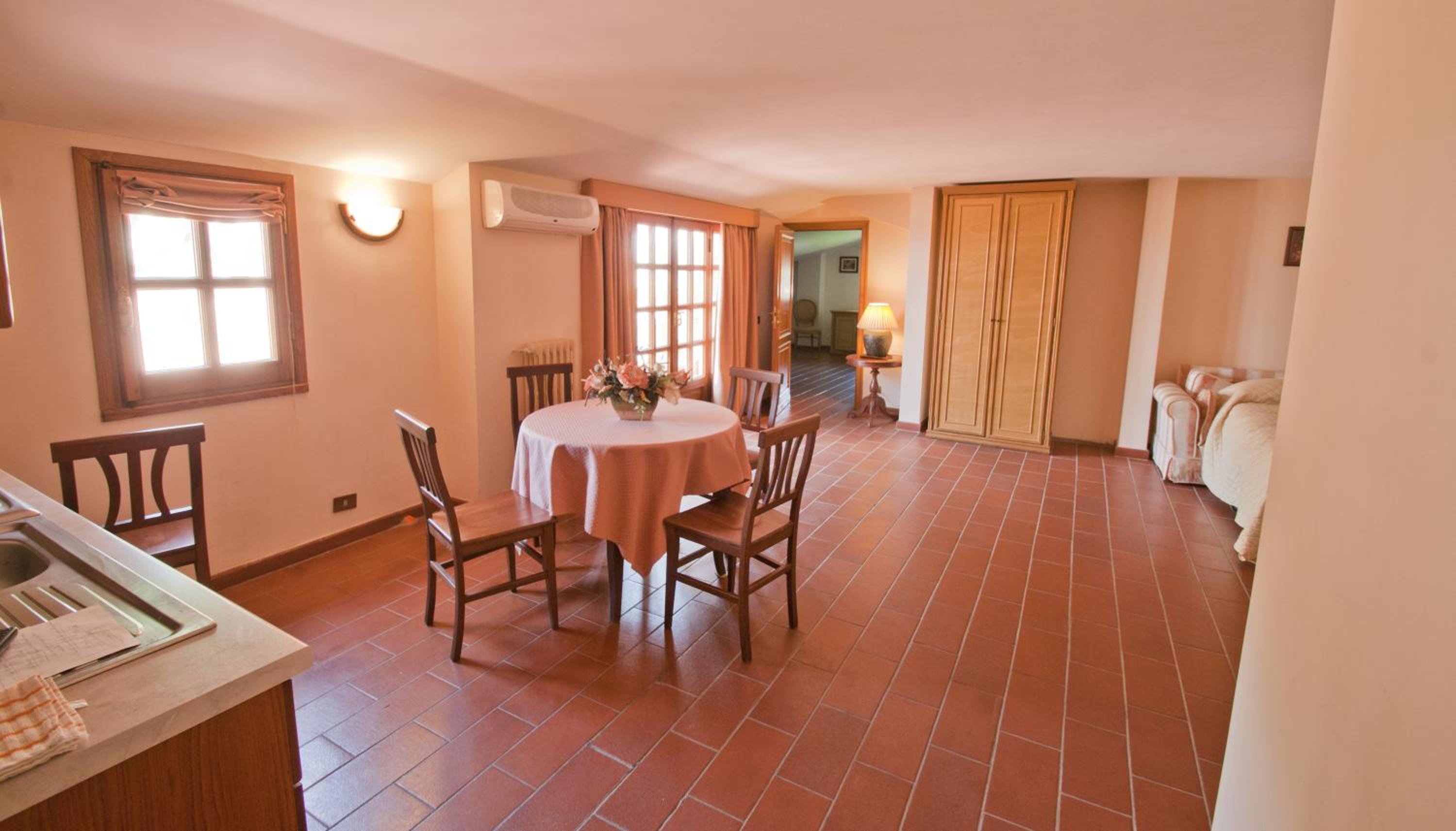 One-Bedroom Apartment (2 Adults + 3 Children) - Attic